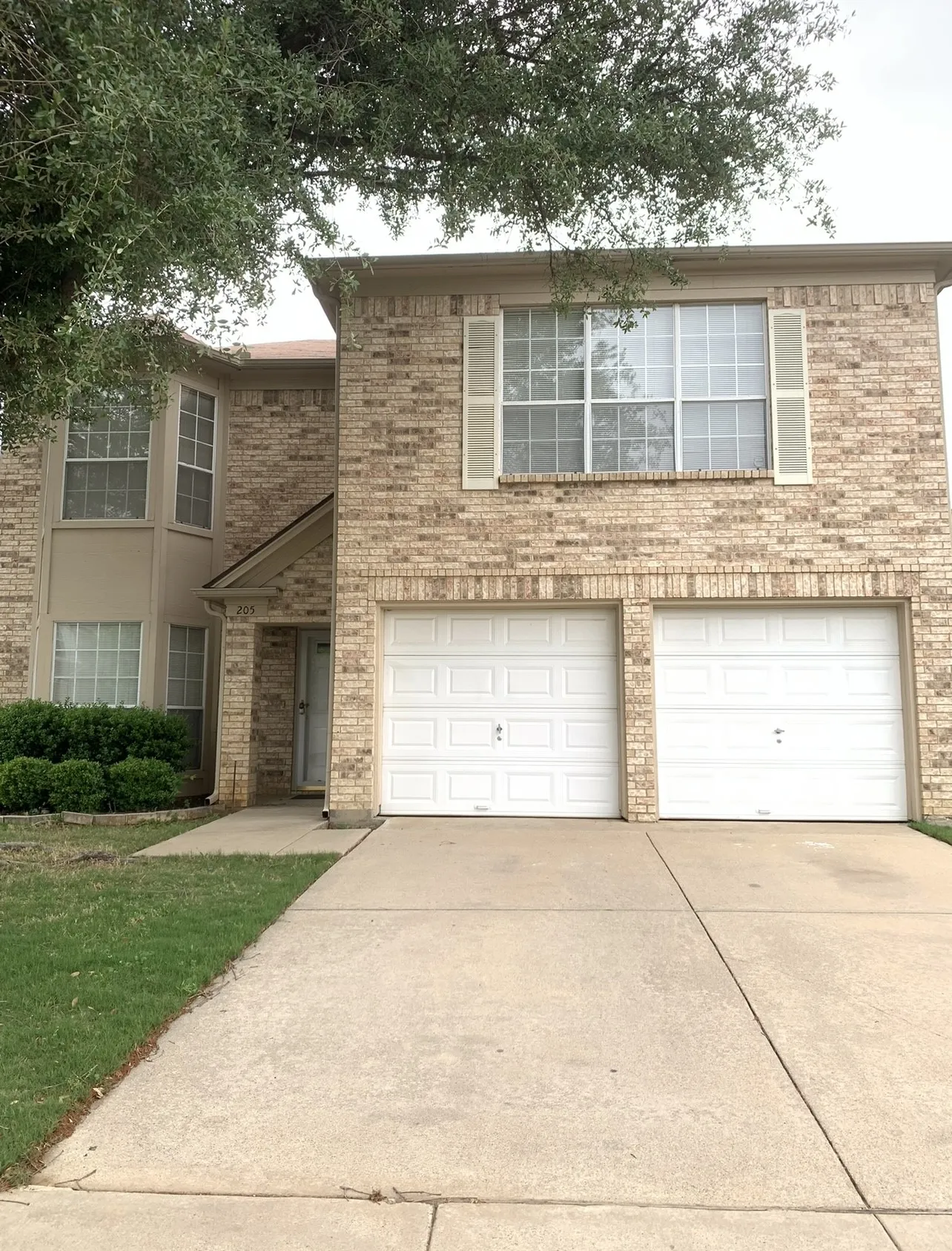 Single Family Residence For Rent in Tarrant County , 205 Branch Bend, Euless, Texas 76039, 3 Bedroom, 3 Bathroom, 2 Garage spaces, 1,924 Sqft, built in 1993, mls#21408688, Real Estate Agent in Euless, Homes For Rent in Tarrant county, Homes For Rent in Euless, Realtor in Euless Texas, Real Estate Brokerage Independent Realty Texas, Luminita Cordes Realtor