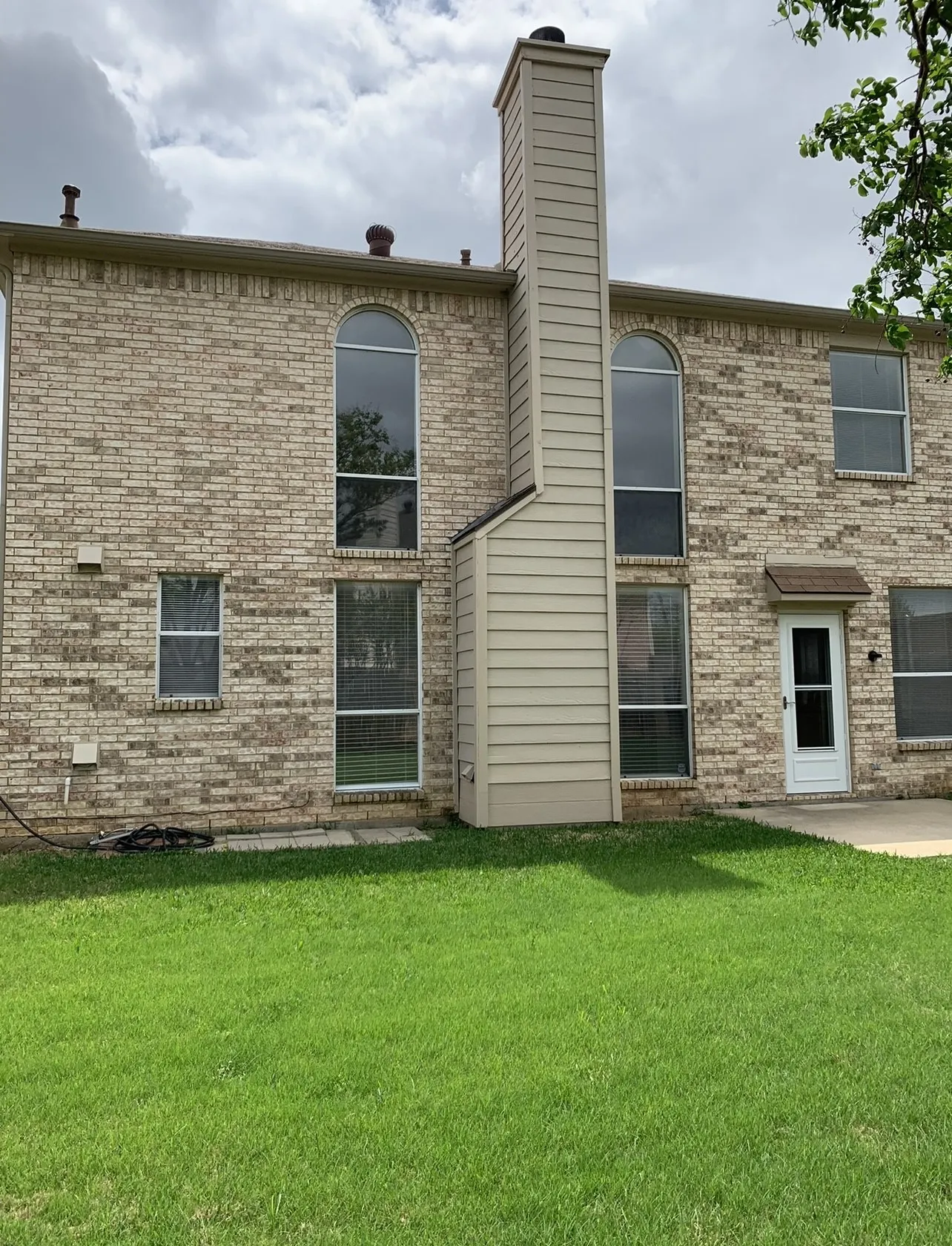 Single Family Residence For Rent in Tarrant County , 205 Branch Bend, Euless, Texas 76039, 3 Bedroom, 3 Bathroom, 2 Garage spaces, 1,924 Sqft, built in 1993, mls#21408688, Real Estate Agent in Euless, Homes For Rent in Tarrant county, Homes For Rent in Euless, Realtor in Euless Texas, Real Estate Brokerage Independent Realty Texas, Luminita Cordes Realtor