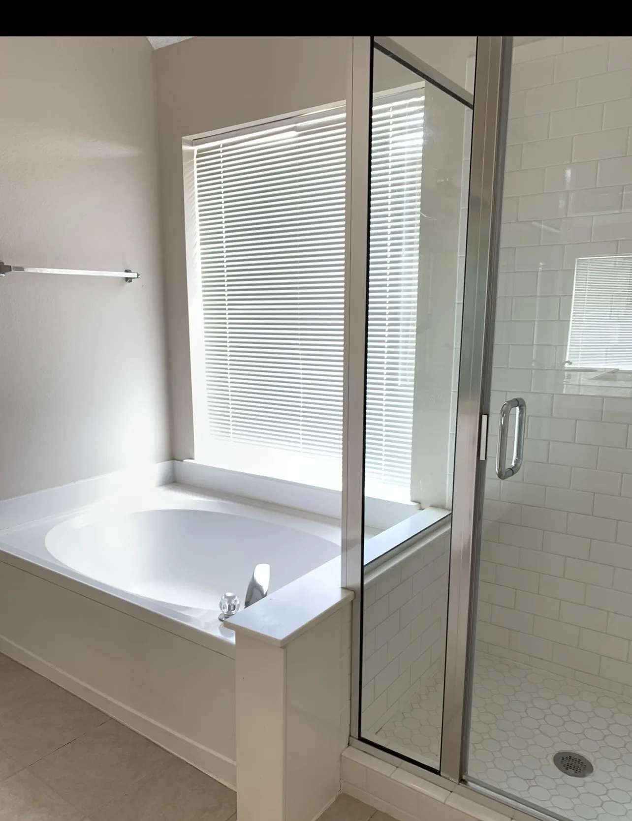 Single Family Residence For Rent in Tarrant County , 205 Branch Bend, Euless, Texas 76039, 3 Bedroom, 3 Bathroom, 2 Garage spaces, 1,924 Sqft, built in 1993, mls#21408688, Real Estate Agent in Euless, Homes For Rent in Tarrant county, Homes For Rent in Euless, Realtor in Euless Texas, Real Estate Brokerage Independent Realty Texas, Luminita Cordes Realtor