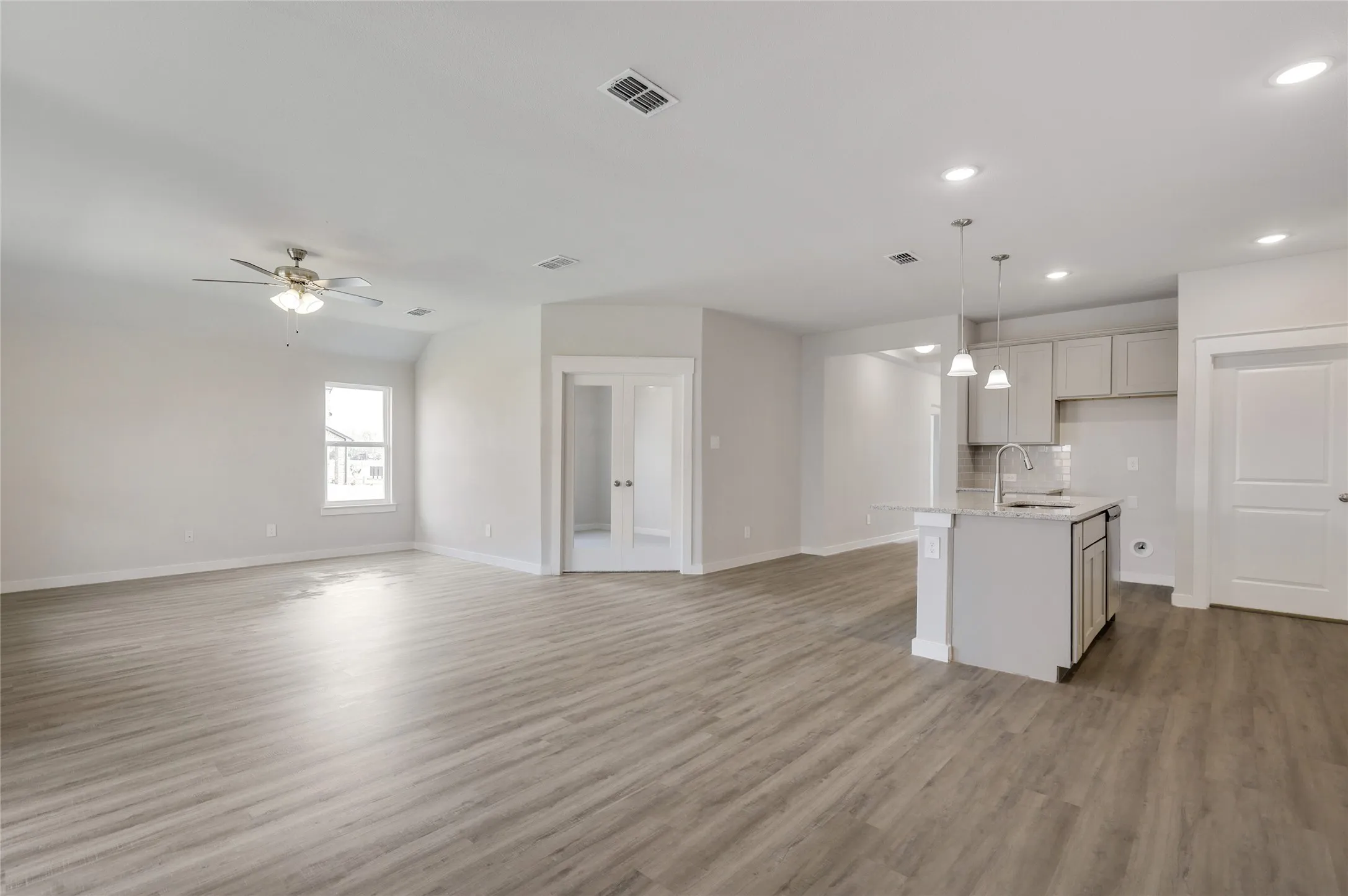 Single Family Residence For Sale in Collin County , 2429 Spring Side Drive, Royse City, Texas 75189, 3 Bedroom, 2 Bathroom, 2 Garage spaces, 1,865 Sqft, built in 2022, mls#21408050, Real Estate Agent in Royse City, Homes For Sale in Collin county, Homes For Sale in Royse City, Realtor in Royse City Texas, Real Estate Brokerage Independent Realty Texas, Luminita Cordes Realtor