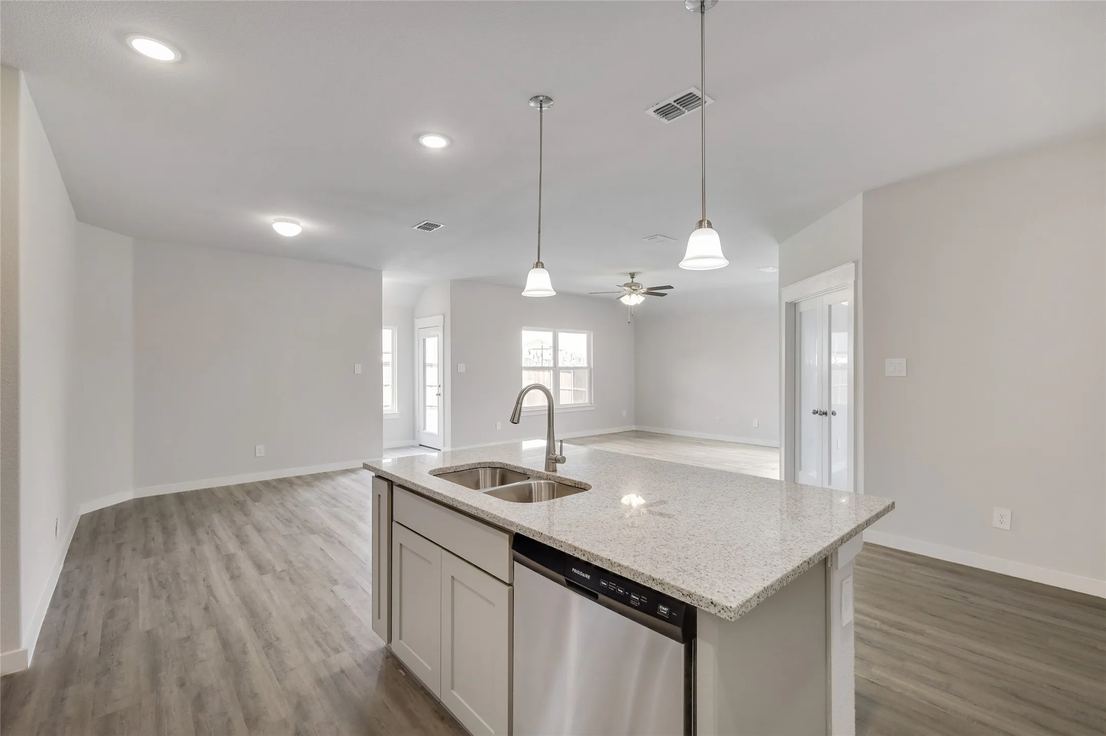 Single Family Residence For Sale in Collin County , 2429 Spring Side Drive, Royse City, Texas 75189, 3 Bedroom, 2 Bathroom, 2 Garage spaces, 1,865 Sqft, built in 2022, mls#21408050, Real Estate Agent in Royse City, Homes For Sale in Collin county, Homes For Sale in Royse City, Realtor in Royse City Texas, Real Estate Brokerage Independent Realty Texas, Luminita Cordes Realtor