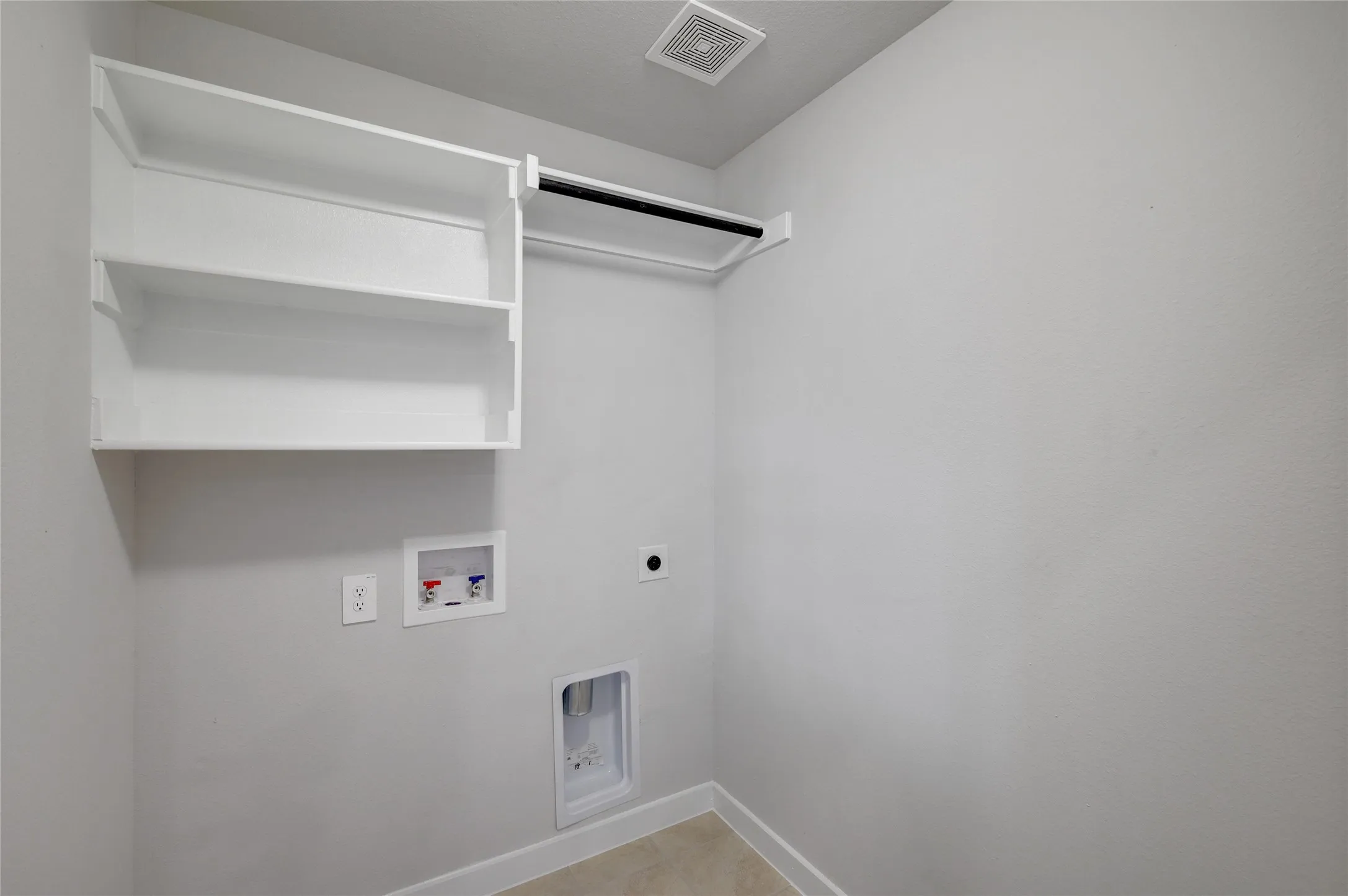 Single Family Residence For Sale in Collin County , 2429 Spring Side Drive, Royse City, Texas 75189, 3 Bedroom, 2 Bathroom, 2 Garage spaces, 1,865 Sqft, built in 2022, mls#21408050, Real Estate Agent in Royse City, Homes For Sale in Collin county, Homes For Sale in Royse City, Realtor in Royse City Texas, Real Estate Brokerage Independent Realty Texas, Luminita Cordes Realtor