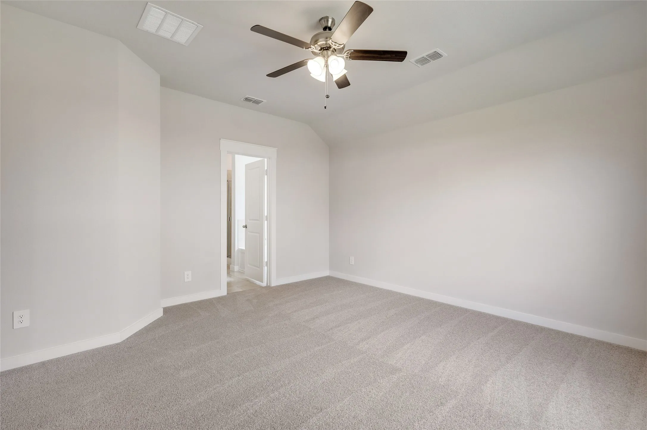 Single Family Residence For Sale in Collin County , 2429 Spring Side Drive, Royse City, Texas 75189, 3 Bedroom, 2 Bathroom, 2 Garage spaces, 1,865 Sqft, built in 2022, mls#21408050, Real Estate Agent in Royse City, Homes For Sale in Collin county, Homes For Sale in Royse City, Realtor in Royse City Texas, Real Estate Brokerage Independent Realty Texas, Luminita Cordes Realtor