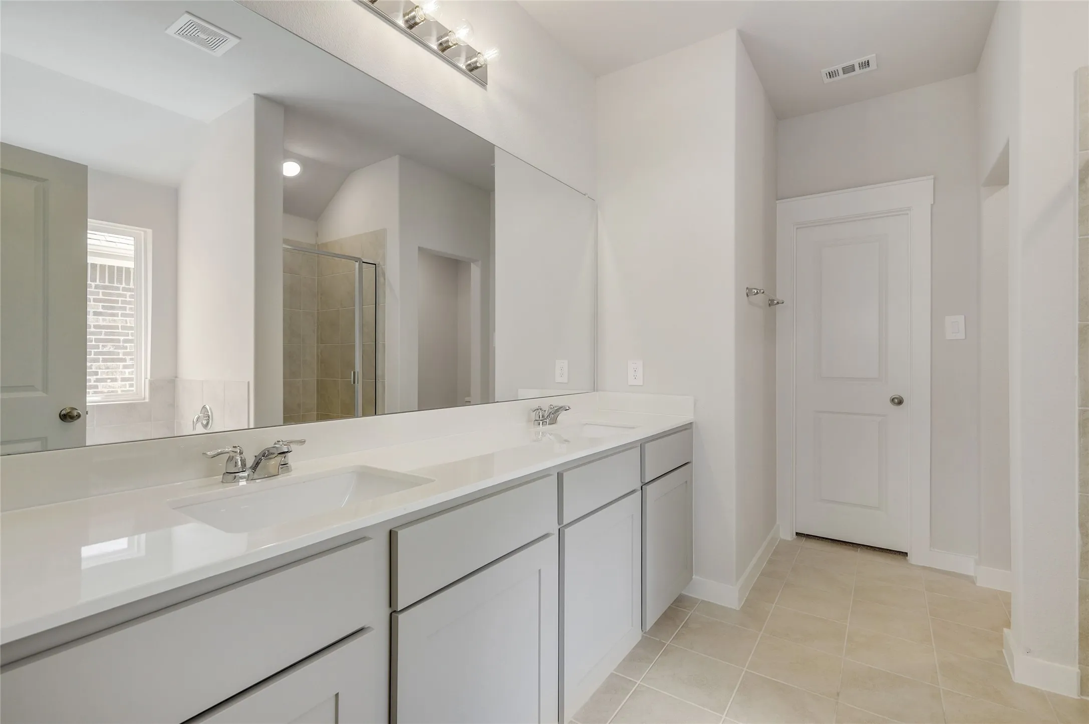 Single Family Residence For Sale in Collin County , 2429 Spring Side Drive, Royse City, Texas 75189, 3 Bedroom, 2 Bathroom, 2 Garage spaces, 1,865 Sqft, built in 2022, mls#21408050, Real Estate Agent in Royse City, Homes For Sale in Collin county, Homes For Sale in Royse City, Realtor in Royse City Texas, Real Estate Brokerage Independent Realty Texas, Luminita Cordes Realtor