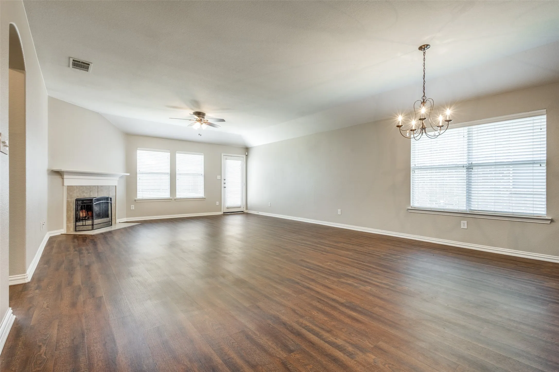 Single Family Residence For Rent in Collin County , 612 Cov Court, Princeton, Texas 75407, 3 Bedroom, 2 Bathroom, 2 Garage spaces, 1,801 Sqft, built in 2006, mls#21407806, Real Estate Agent in Princeton, Homes For Rent in Collin county, Homes For Rent in Princeton, Realtor in Princeton Texas, Real Estate Brokerage Independent Realty Texas, Luminita Cordes Realtor