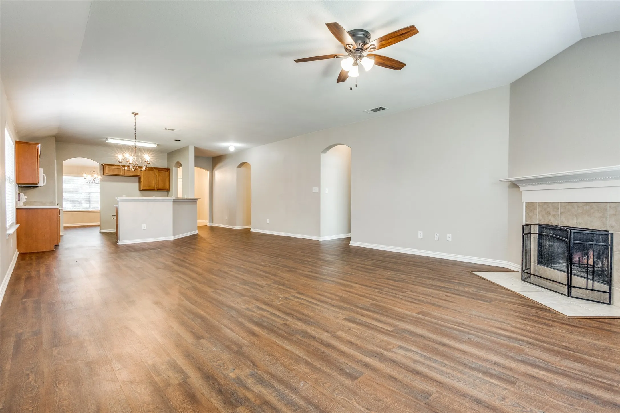 Single Family Residence For Rent in Collin County , 612 Cov Court, Princeton, Texas 75407, 3 Bedroom, 2 Bathroom, 2 Garage spaces, 1,801 Sqft, built in 2006, mls#21407806, Real Estate Agent in Princeton, Homes For Rent in Collin county, Homes For Rent in Princeton, Realtor in Princeton Texas, Real Estate Brokerage Independent Realty Texas, Luminita Cordes Realtor