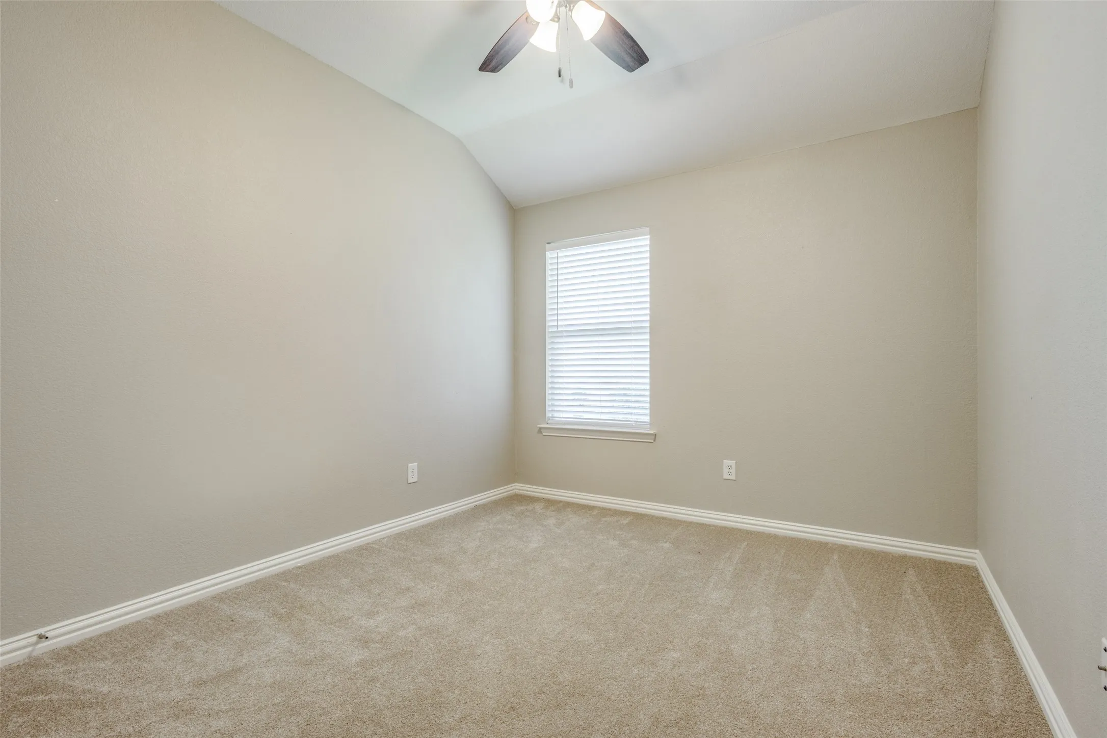 Single Family Residence For Rent in Collin County , 612 Cov Court, Princeton, Texas 75407, 3 Bedroom, 2 Bathroom, 2 Garage spaces, 1,801 Sqft, built in 2006, mls#21407806, Real Estate Agent in Princeton, Homes For Rent in Collin county, Homes For Rent in Princeton, Realtor in Princeton Texas, Real Estate Brokerage Independent Realty Texas, Luminita Cordes Realtor