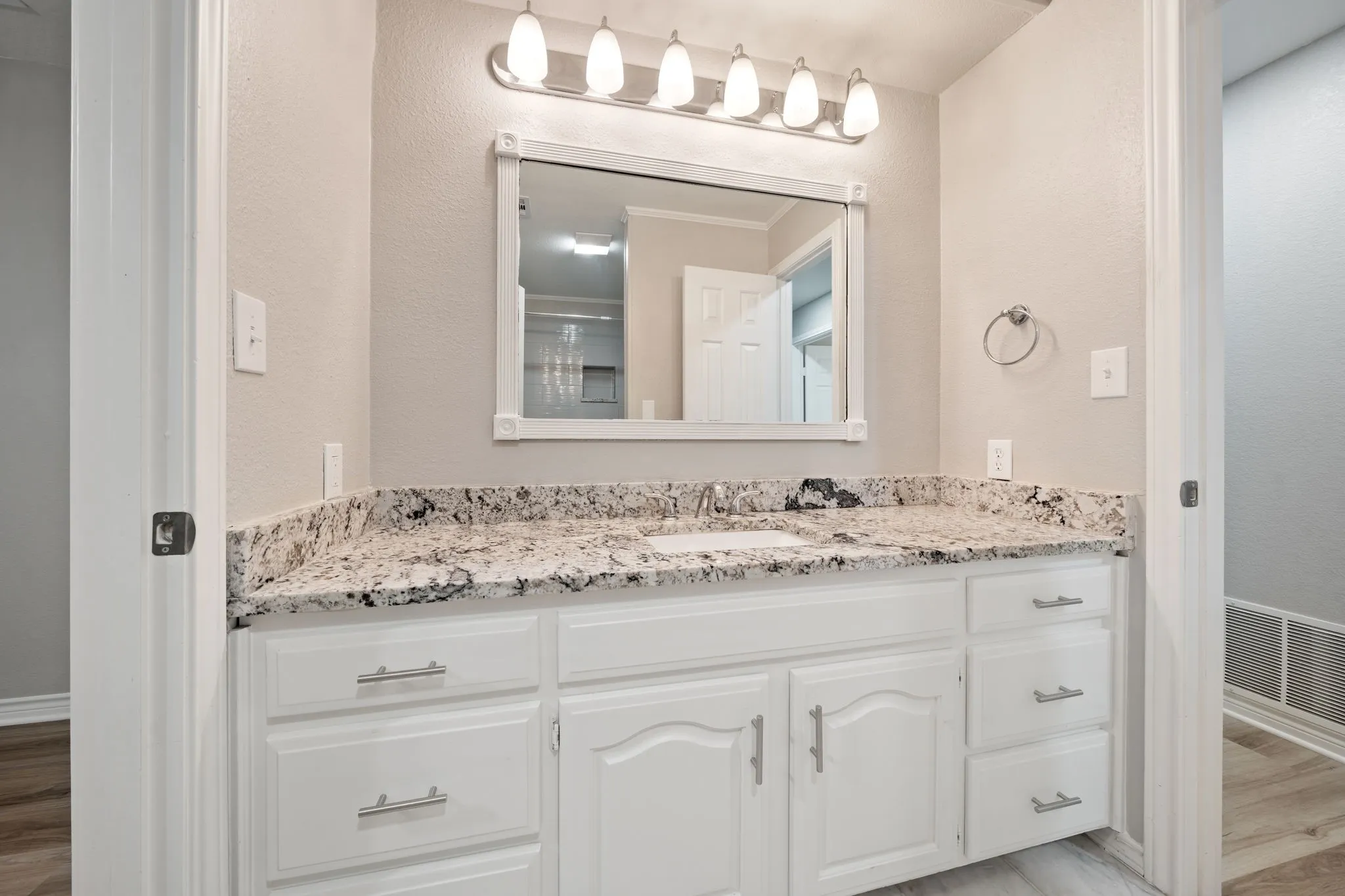Single Family Residence For Rent in Collin County , 306 Westpark Drive N, Mc Kinney, Texas 75071, 3 Bedroom, 2 Bathroom, 2 Garage spaces, 2,669 Sqft, built in 1987, mls#21408685, Real Estate Agent in Mc Kinney, Homes For Rent in Collin county, Homes For Rent in Mc Kinney, Realtor in Mc Kinney Texas, Real Estate Brokerage Independent Realty Texas, Luminita Cordes Realtor