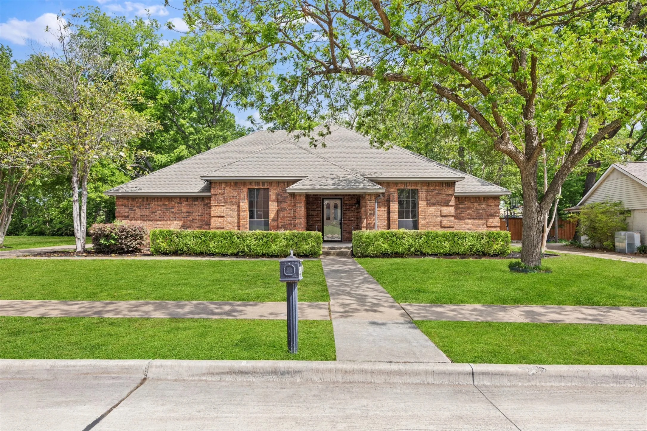 Single Family Residence For Rent in Collin County , 306 Westpark Drive N, Mc Kinney, Texas 75071, 3 Bedroom, 2 Bathroom, 2 Garage spaces, 2,669 Sqft, built in 1987, mls#21408685, Real Estate Agent in Mc Kinney, Homes For Rent in Collin county, Homes For Rent in Mc Kinney, Realtor in Mc Kinney Texas, Real Estate Brokerage Independent Realty Texas, Luminita Cordes Realtor