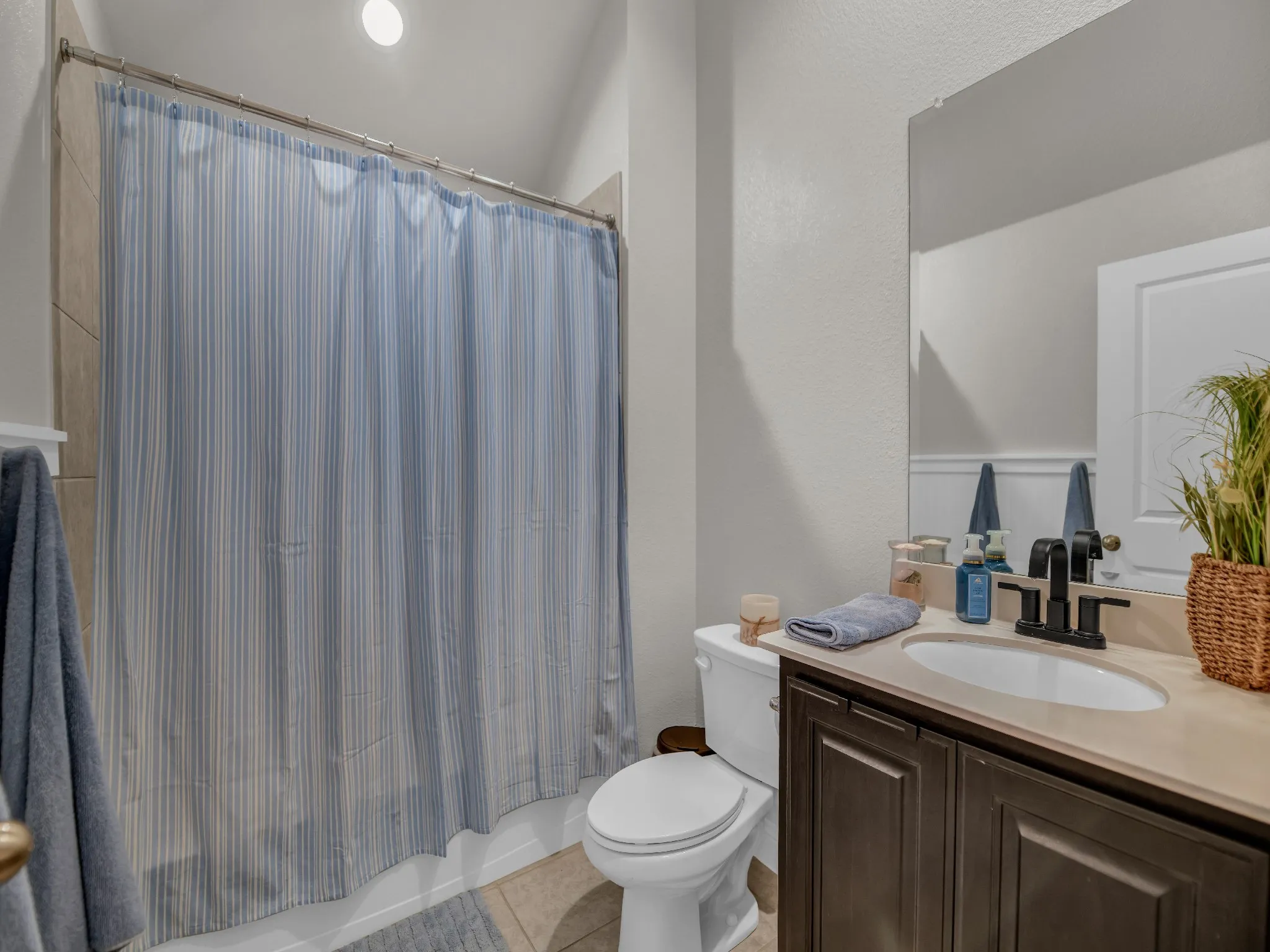 Single Family Residence For Sale in Parker County , 15129 Fleet Hill Road, Weatherford, Texas 76008, 4 Bedroom, 3 Bathroom, 2 Garage spaces, 2,473 Sqft, built in 2020, mls#21408700, Real Estate Agent in Weatherford, Homes For Sale in Parker county, Homes For Sale in Weatherford, Realtor in Weatherford Texas, Real Estate Brokerage Independent Realty Texas, Luminita Cordes Realtor