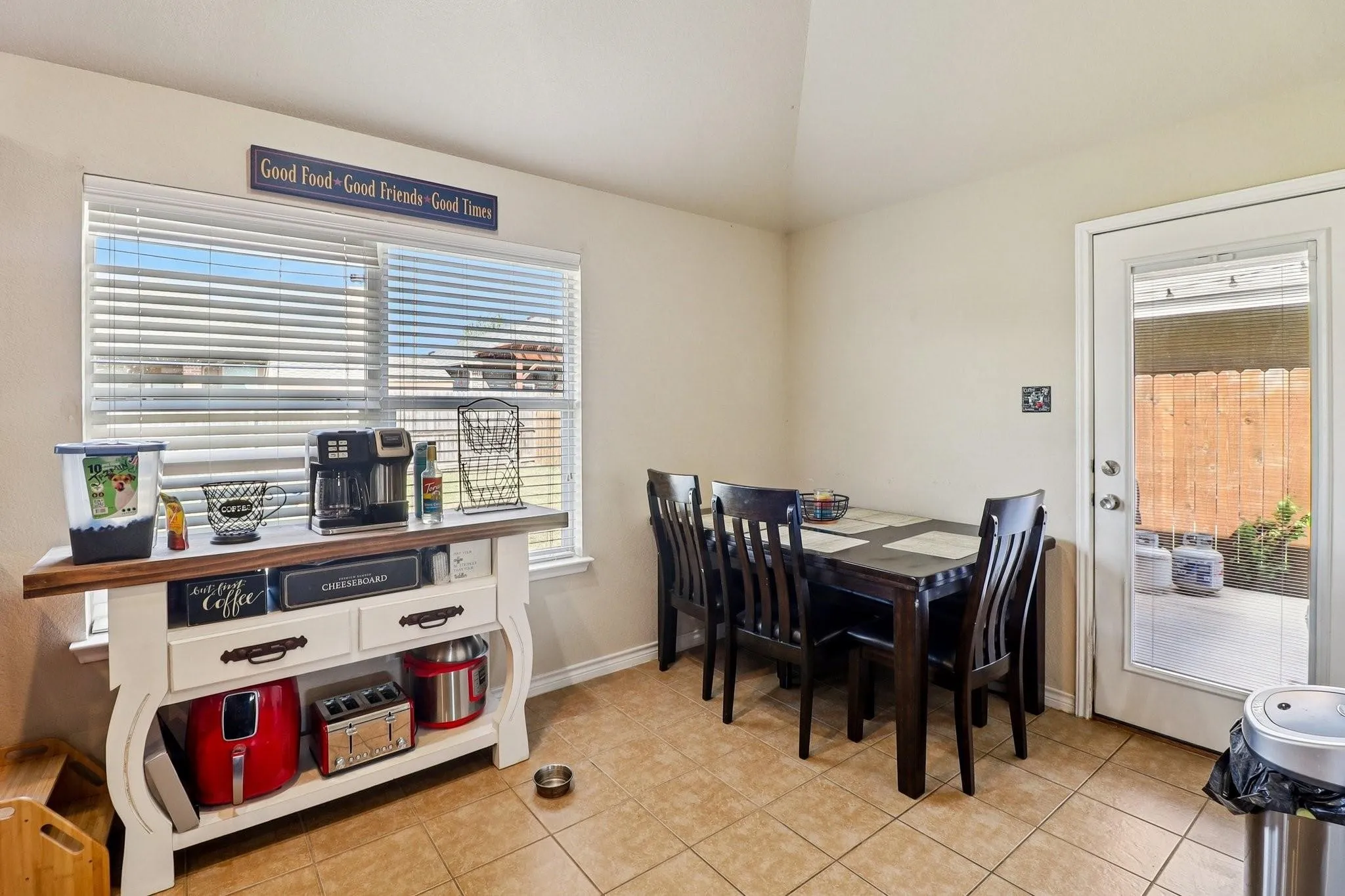 Single Family Residence For Rent in Tarrant County , 8221 Mule Deer Run, Fort Worth, Texas 76179, 3 Bedroom, 2 Bathroom, 2 Garage spaces, 1,614 Sqft, built in 2008, mls#21408705, Real Estate Agent in Fort Worth, Homes For Rent in Tarrant county, Homes For Rent in Fort Worth, Realtor in Fort Worth Texas, Real Estate Brokerage Independent Realty Texas, Luminita Cordes Realtor