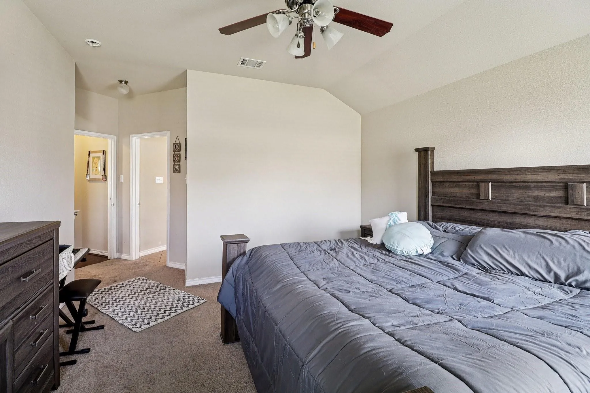 Single Family Residence For Rent in Tarrant County , 8221 Mule Deer Run, Fort Worth, Texas 76179, 3 Bedroom, 2 Bathroom, 2 Garage spaces, 1,614 Sqft, built in 2008, mls#21408705, Real Estate Agent in Fort Worth, Homes For Rent in Tarrant county, Homes For Rent in Fort Worth, Realtor in Fort Worth Texas, Real Estate Brokerage Independent Realty Texas, Luminita Cordes Realtor