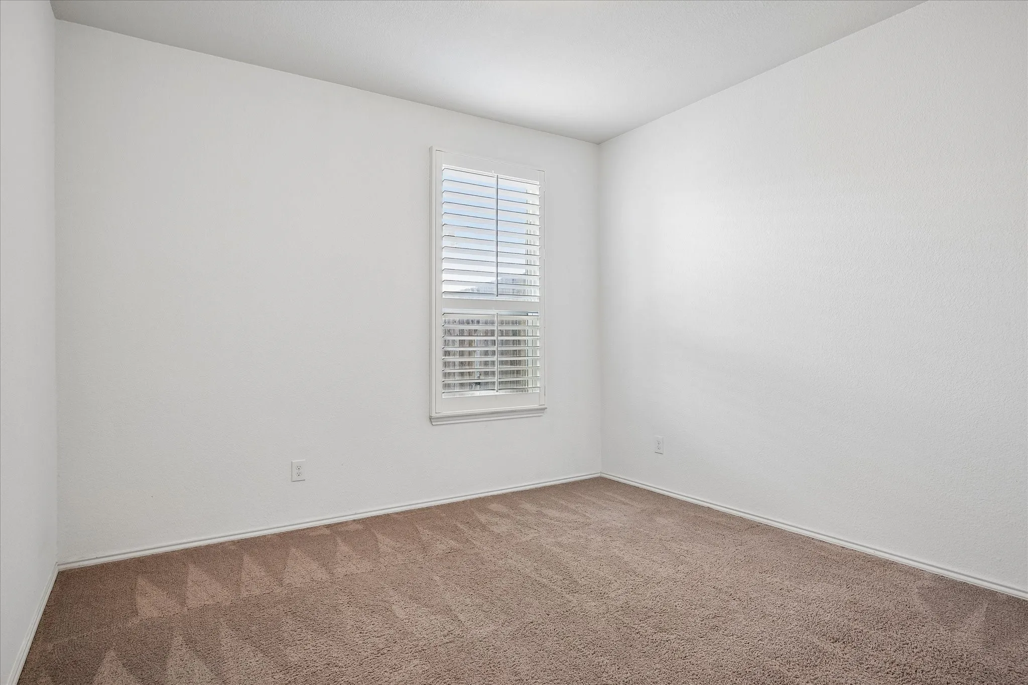 Single Family Residence For Sale in Tarrant County , 2228 Simmental Road, Fort Worth, Texas 76131, 3 Bedroom, 2 Bathroom, 2 Garage spaces, 1,954 Sqft, built in 2016, mls#21407039, Real Estate Agent in Fort Worth, Homes For Sale in Tarrant county, Homes For Sale in Fort Worth, Realtor in Fort Worth Texas, Real Estate Brokerage Independent Realty Texas, Luminita Cordes Realtor