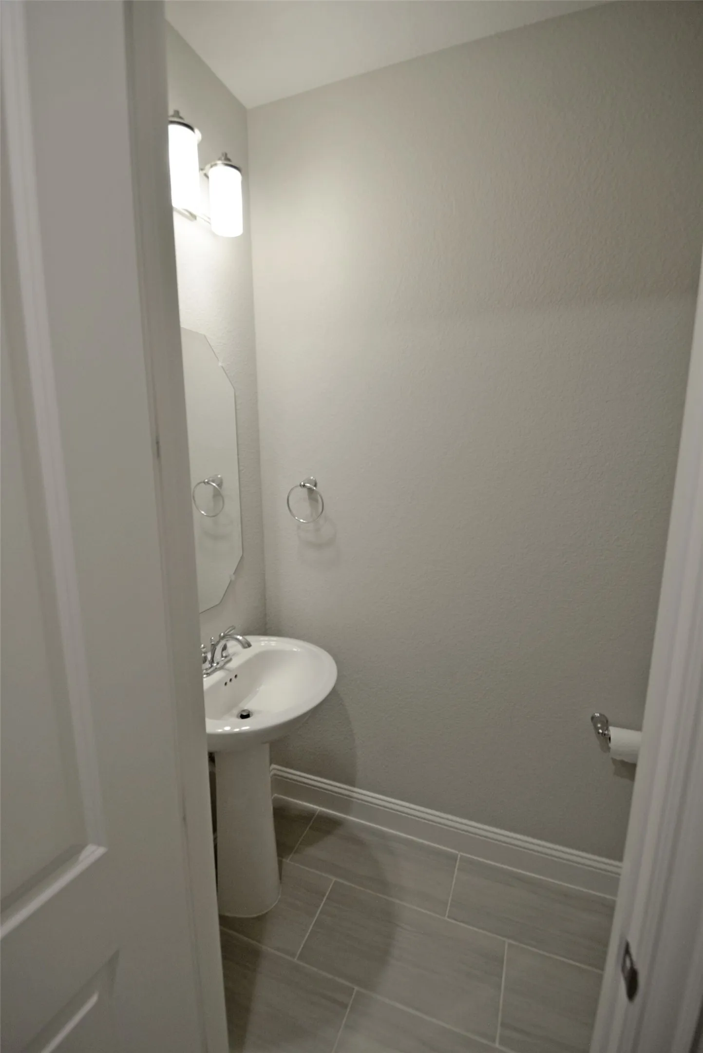 Triplex For Rent in Denton County , 5626 Niagara Road, The Colony, Texas 75056, 3 Bedroom, 3 Bathroom, 2 Garage spaces, 2,069 Sqft, built in 2019, mls#21408702, Real Estate Agent in The Colony, Homes For Rent in Denton county, Homes For Rent in The Colony, Realtor in The Colony Texas, Real Estate Brokerage Independent Realty Texas, Luminita Cordes Realtor