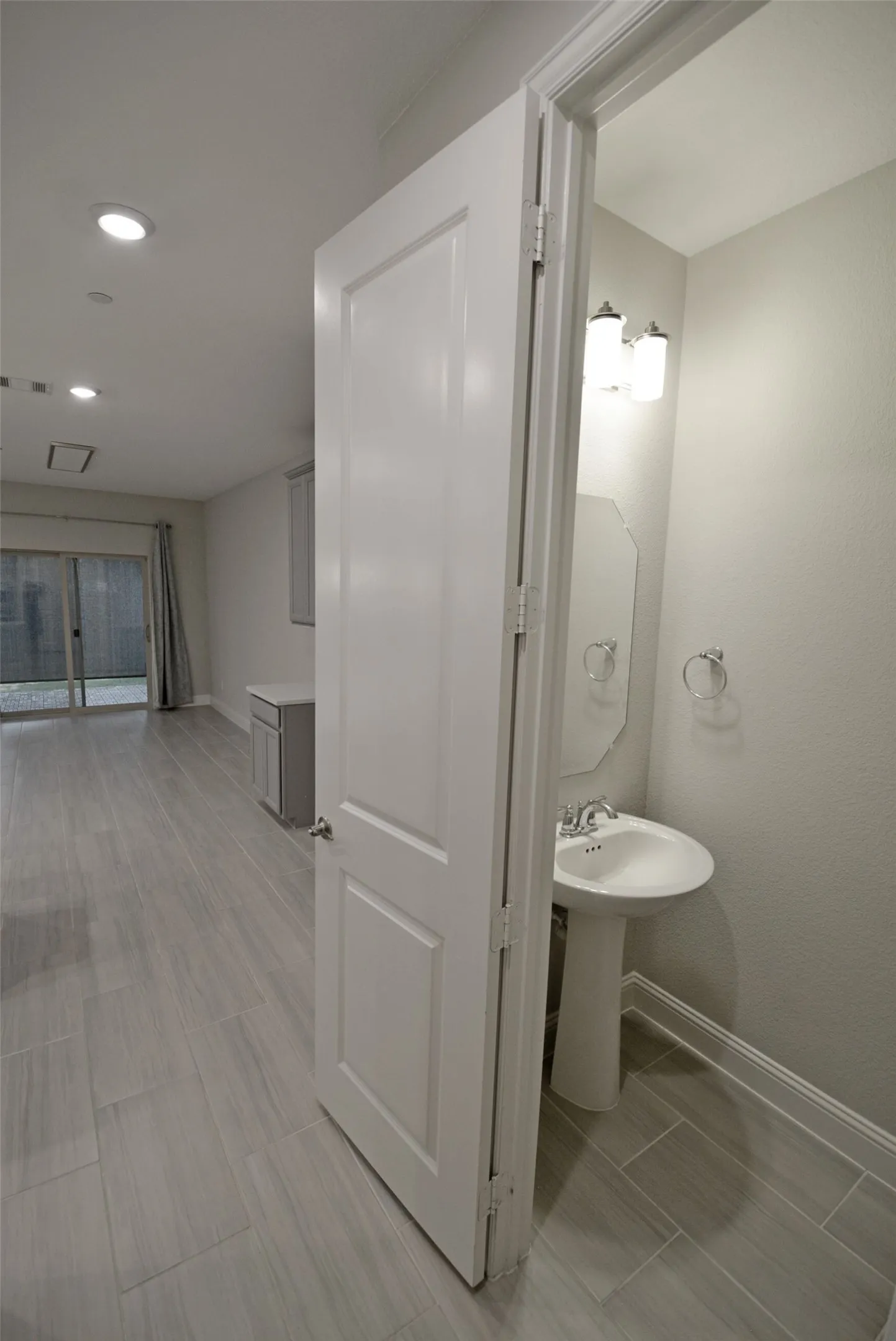 Triplex For Rent in Denton County , 5626 Niagara Road, The Colony, Texas 75056, 3 Bedroom, 3 Bathroom, 2 Garage spaces, 2,069 Sqft, built in 2019, mls#21408702, Real Estate Agent in The Colony, Homes For Rent in Denton county, Homes For Rent in The Colony, Realtor in The Colony Texas, Real Estate Brokerage Independent Realty Texas, Luminita Cordes Realtor