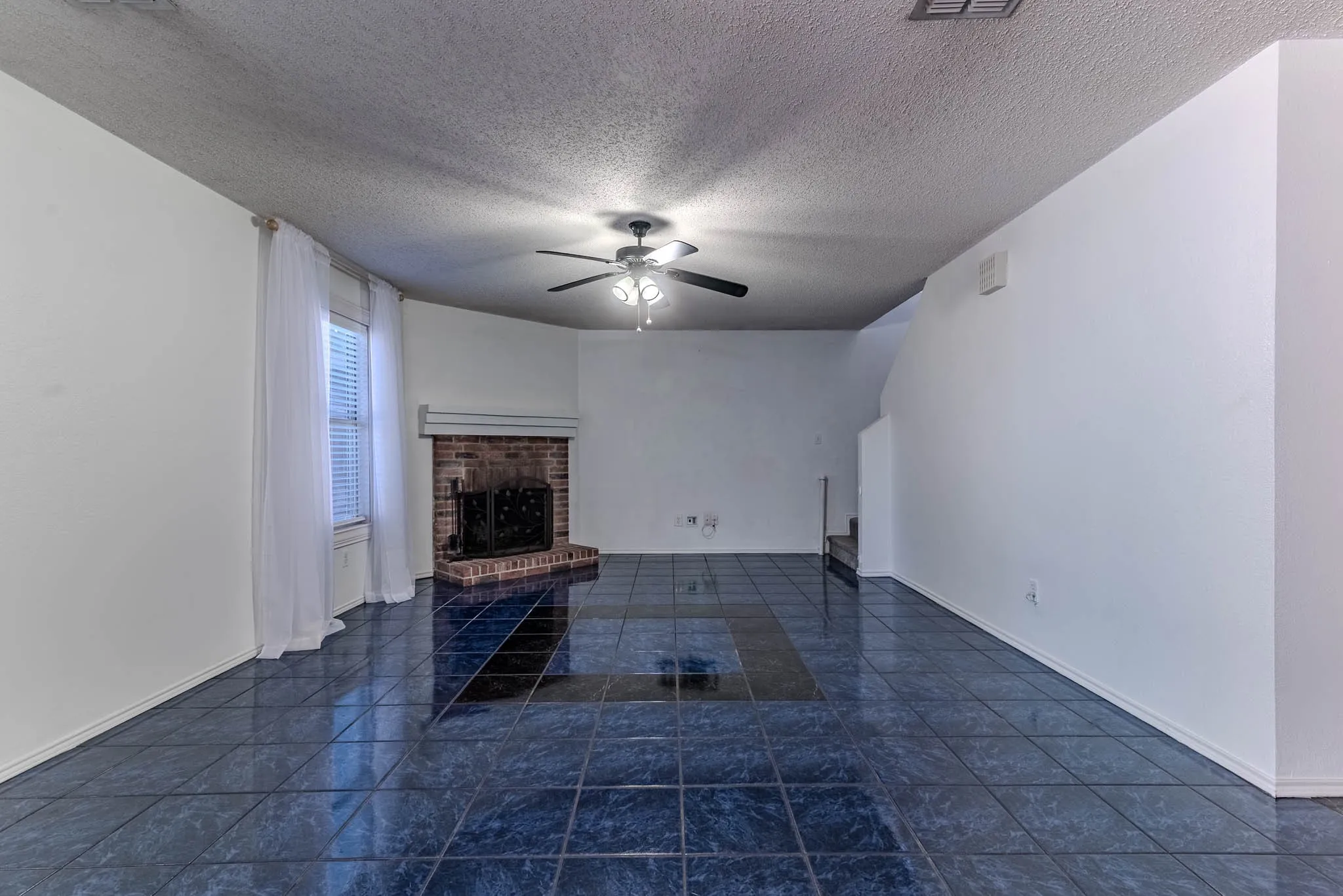 Single Family Residence For Sale in Collin County , 3002 Cedar Crest Drive, Mc Kinney, Texas 75070, 4 Bedroom, 3 Bathroom, 2 Garage spaces, 2,703 Sqft, built in 1997, mls#21408684, Real Estate Agent in Mc Kinney, Homes For Sale in Collin county, Homes For Sale in Mc Kinney, Realtor in Mc Kinney Texas, Real Estate Brokerage Independent Realty Texas, Luminita Cordes Realtor