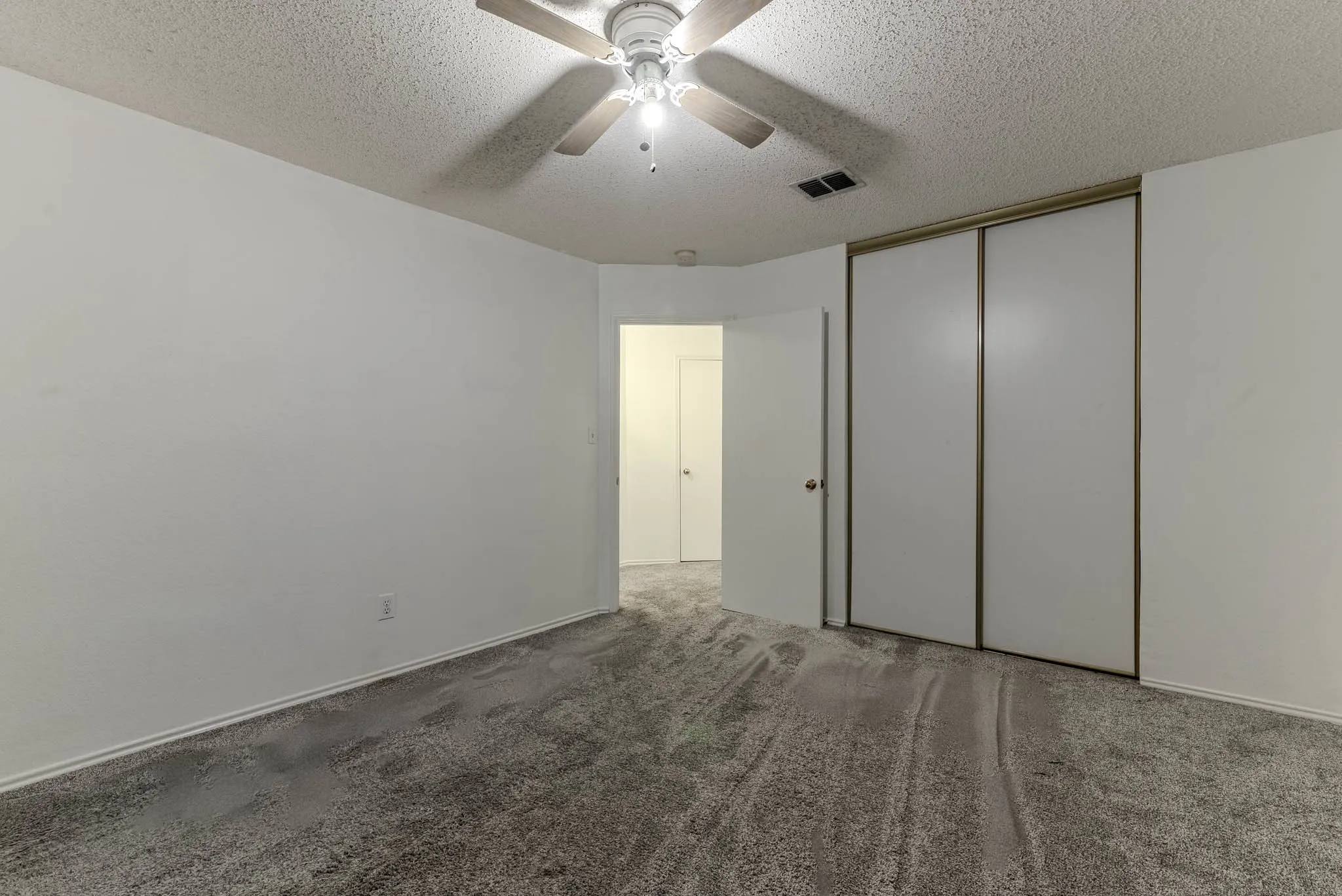 Single Family Residence For Sale in Collin County , 3002 Cedar Crest Drive, Mc Kinney, Texas 75070, 4 Bedroom, 3 Bathroom, 2 Garage spaces, 2,703 Sqft, built in 1997, mls#21408684, Real Estate Agent in Mc Kinney, Homes For Sale in Collin county, Homes For Sale in Mc Kinney, Realtor in Mc Kinney Texas, Real Estate Brokerage Independent Realty Texas, Luminita Cordes Realtor