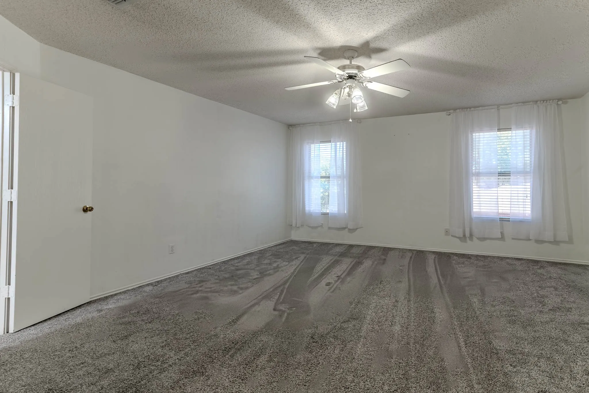 Single Family Residence For Sale in Collin County , 3002 Cedar Crest Drive, Mc Kinney, Texas 75070, 4 Bedroom, 3 Bathroom, 2 Garage spaces, 2,703 Sqft, built in 1997, mls#21408684, Real Estate Agent in Mc Kinney, Homes For Sale in Collin county, Homes For Sale in Mc Kinney, Realtor in Mc Kinney Texas, Real Estate Brokerage Independent Realty Texas, Luminita Cordes Realtor