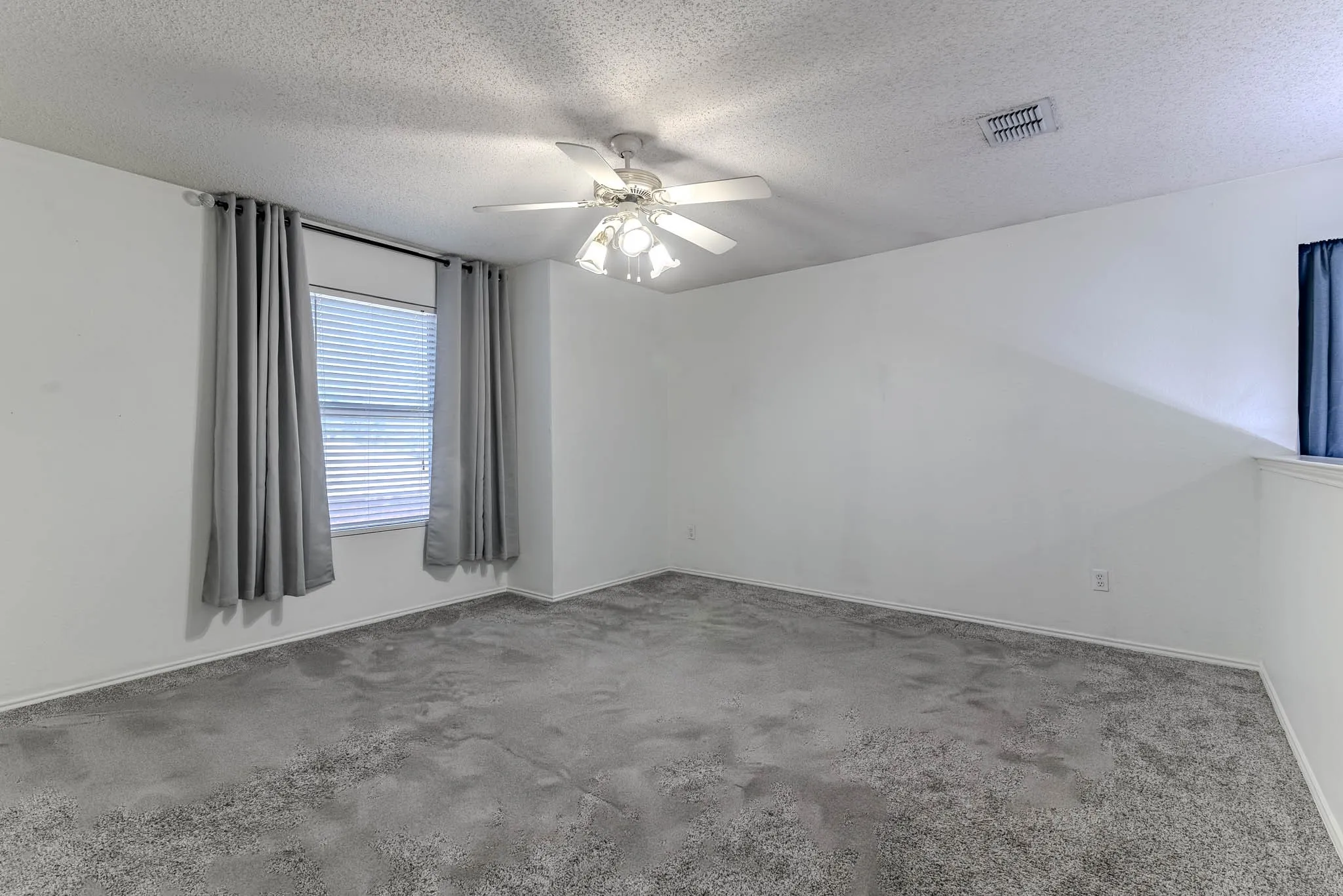 Single Family Residence For Sale in Collin County , 3002 Cedar Crest Drive, Mc Kinney, Texas 75070, 4 Bedroom, 3 Bathroom, 2 Garage spaces, 2,703 Sqft, built in 1997, mls#21408684, Real Estate Agent in Mc Kinney, Homes For Sale in Collin county, Homes For Sale in Mc Kinney, Realtor in Mc Kinney Texas, Real Estate Brokerage Independent Realty Texas, Luminita Cordes Realtor