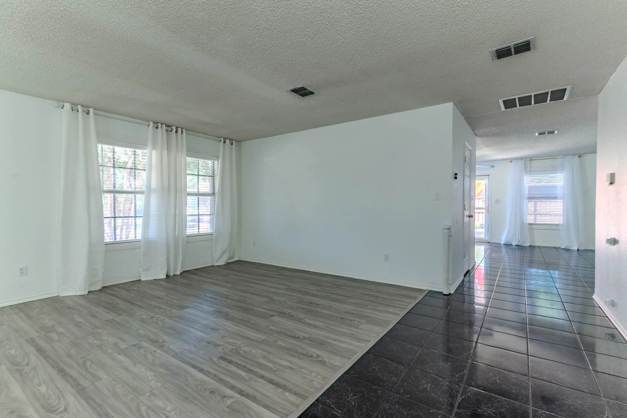 Single Family Residence For Sale in Collin County , 3002 Cedar Crest Drive, Mc Kinney, Texas 75070, 4 Bedroom, 3 Bathroom, 2 Garage spaces, 2,703 Sqft, built in 1997, mls#21408684, Real Estate Agent in Mc Kinney, Homes For Sale in Collin county, Homes For Sale in Mc Kinney, Realtor in Mc Kinney Texas, Real Estate Brokerage Independent Realty Texas, Luminita Cordes Realtor