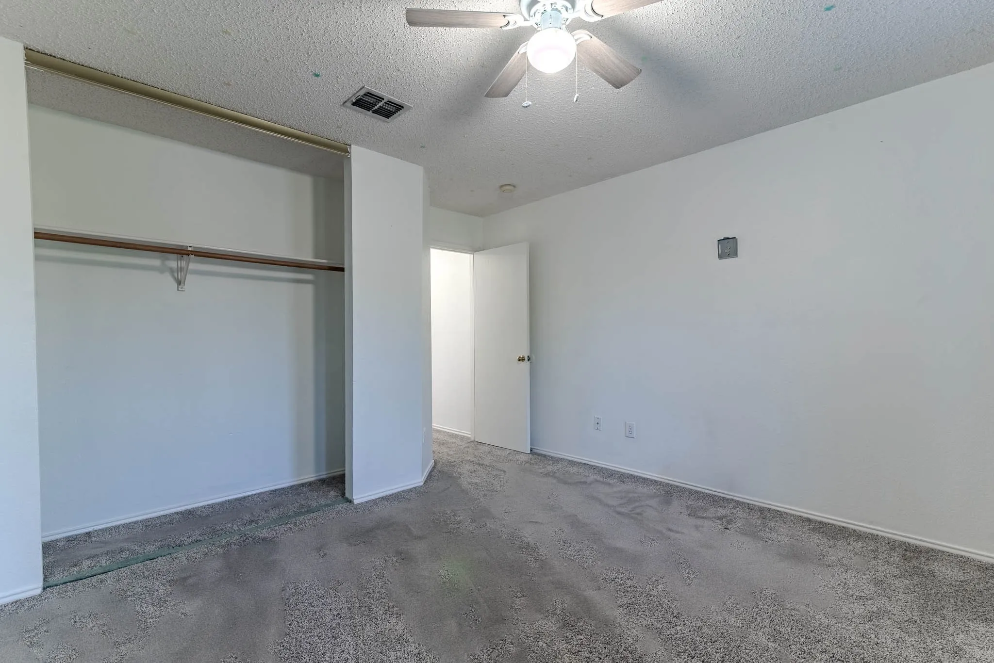 Single Family Residence For Sale in Collin County , 3002 Cedar Crest Drive, Mc Kinney, Texas 75070, 4 Bedroom, 3 Bathroom, 2 Garage spaces, 2,703 Sqft, built in 1997, mls#21408684, Real Estate Agent in Mc Kinney, Homes For Sale in Collin county, Homes For Sale in Mc Kinney, Realtor in Mc Kinney Texas, Real Estate Brokerage Independent Realty Texas, Luminita Cordes Realtor