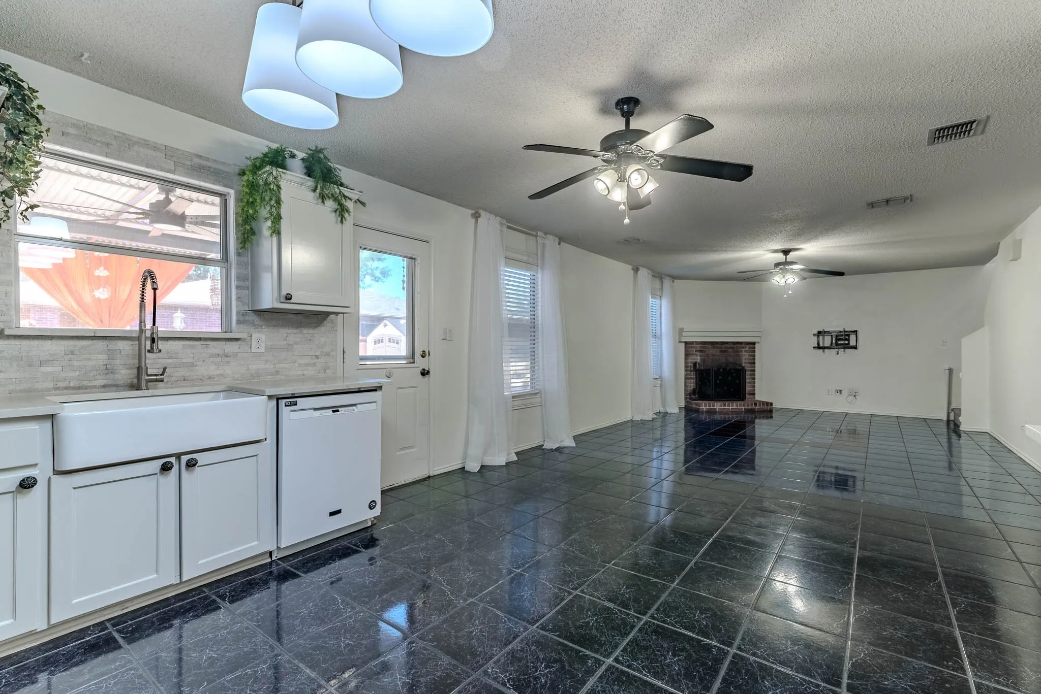 Single Family Residence For Sale in Collin County , 3002 Cedar Crest Drive, Mc Kinney, Texas 75070, 4 Bedroom, 3 Bathroom, 2 Garage spaces, 2,703 Sqft, built in 1997, mls#21408684, Real Estate Agent in Mc Kinney, Homes For Sale in Collin county, Homes For Sale in Mc Kinney, Realtor in Mc Kinney Texas, Real Estate Brokerage Independent Realty Texas, Luminita Cordes Realtor