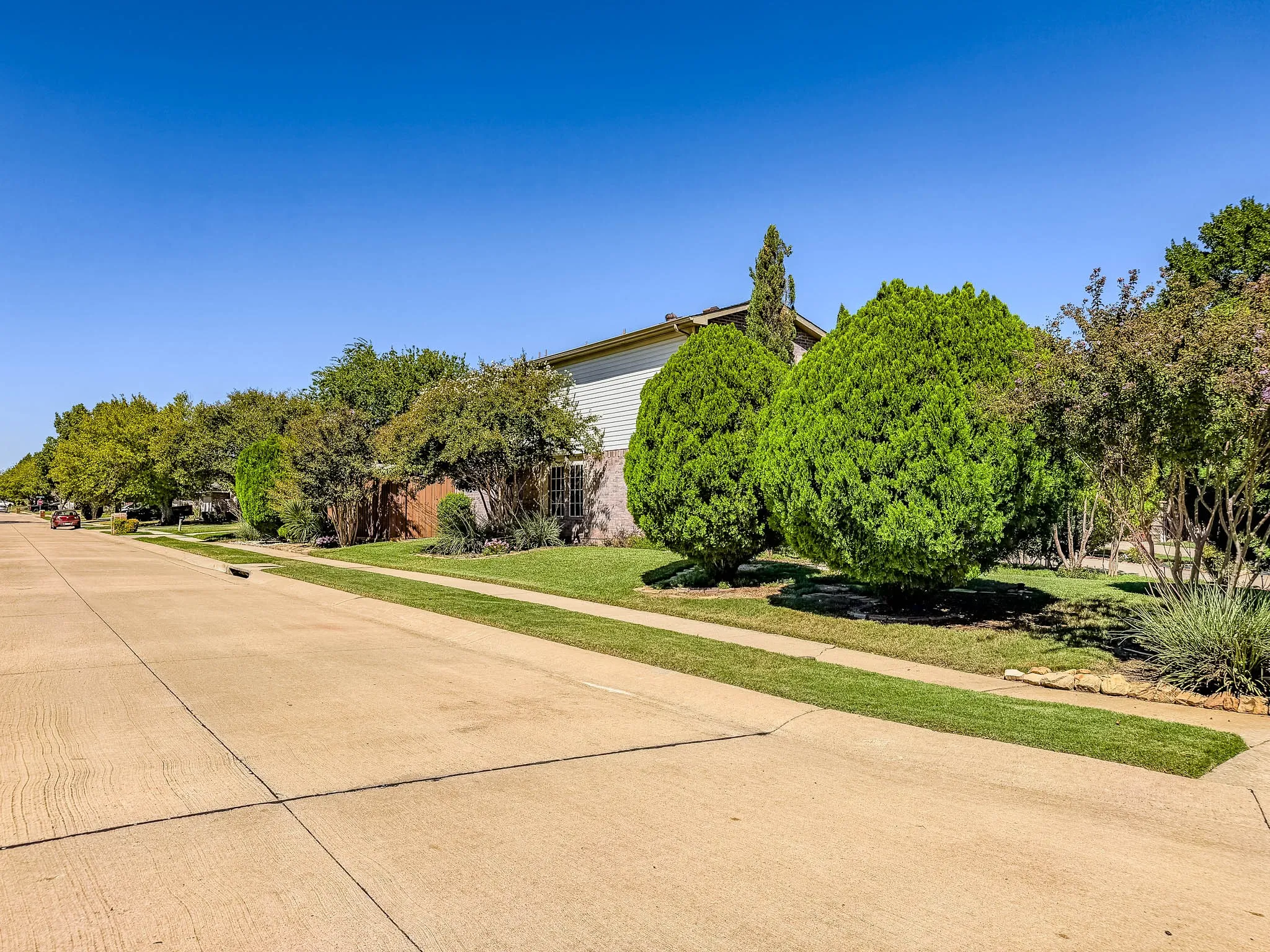 Single Family Residence For Sale in Collin County , 3002 Cedar Crest Drive, Mc Kinney, Texas 75070, 4 Bedroom, 3 Bathroom, 2 Garage spaces, 2,703 Sqft, built in 1997, mls#21408684, Real Estate Agent in Mc Kinney, Homes For Sale in Collin county, Homes For Sale in Mc Kinney, Realtor in Mc Kinney Texas, Real Estate Brokerage Independent Realty Texas, Luminita Cordes Realtor