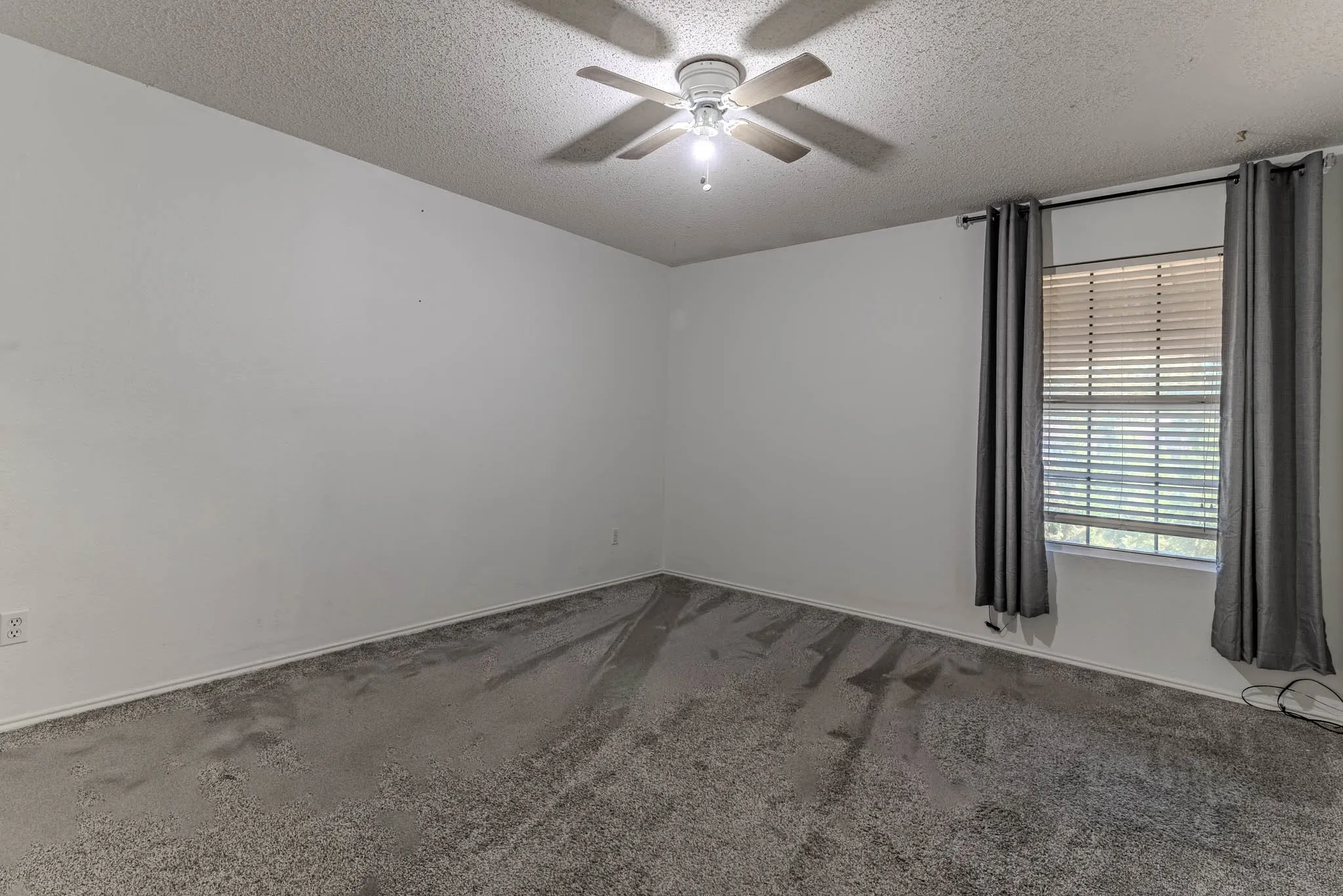 Single Family Residence For Sale in Collin County , 3002 Cedar Crest Drive, Mc Kinney, Texas 75070, 4 Bedroom, 3 Bathroom, 2 Garage spaces, 2,703 Sqft, built in 1997, mls#21408684, Real Estate Agent in Mc Kinney, Homes For Sale in Collin county, Homes For Sale in Mc Kinney, Realtor in Mc Kinney Texas, Real Estate Brokerage Independent Realty Texas, Luminita Cordes Realtor