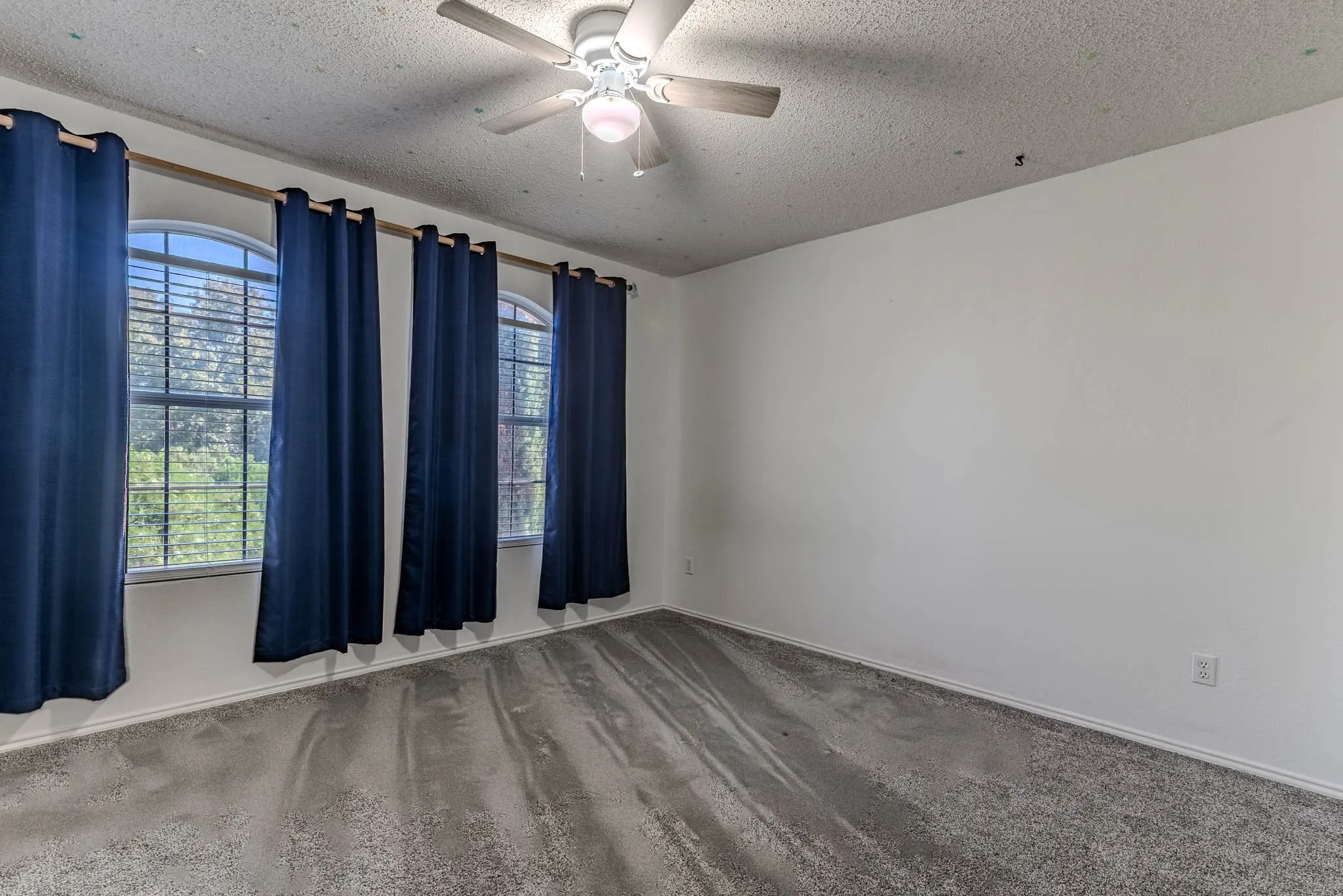 Single Family Residence For Sale in Collin County , 3002 Cedar Crest Drive, Mc Kinney, Texas 75070, 4 Bedroom, 3 Bathroom, 2 Garage spaces, 2,703 Sqft, built in 1997, mls#21408684, Real Estate Agent in Mc Kinney, Homes For Sale in Collin county, Homes For Sale in Mc Kinney, Realtor in Mc Kinney Texas, Real Estate Brokerage Independent Realty Texas, Luminita Cordes Realtor