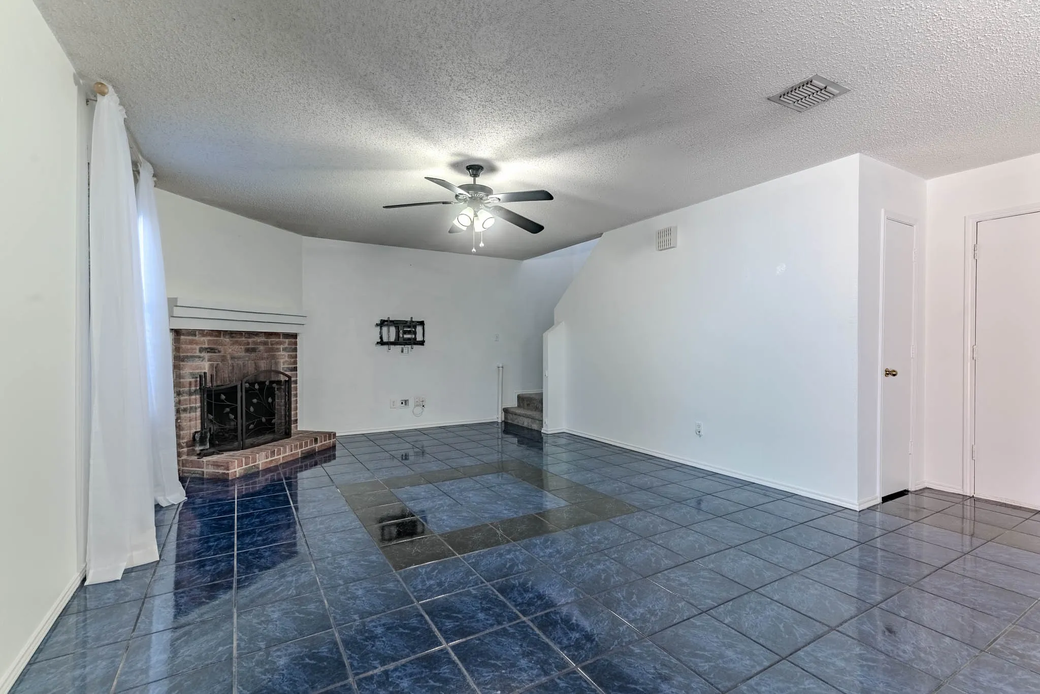 Single Family Residence For Sale in Collin County , 3002 Cedar Crest Drive, Mc Kinney, Texas 75070, 4 Bedroom, 3 Bathroom, 2 Garage spaces, 2,703 Sqft, built in 1997, mls#21408684, Real Estate Agent in Mc Kinney, Homes For Sale in Collin county, Homes For Sale in Mc Kinney, Realtor in Mc Kinney Texas, Real Estate Brokerage Independent Realty Texas, Luminita Cordes Realtor