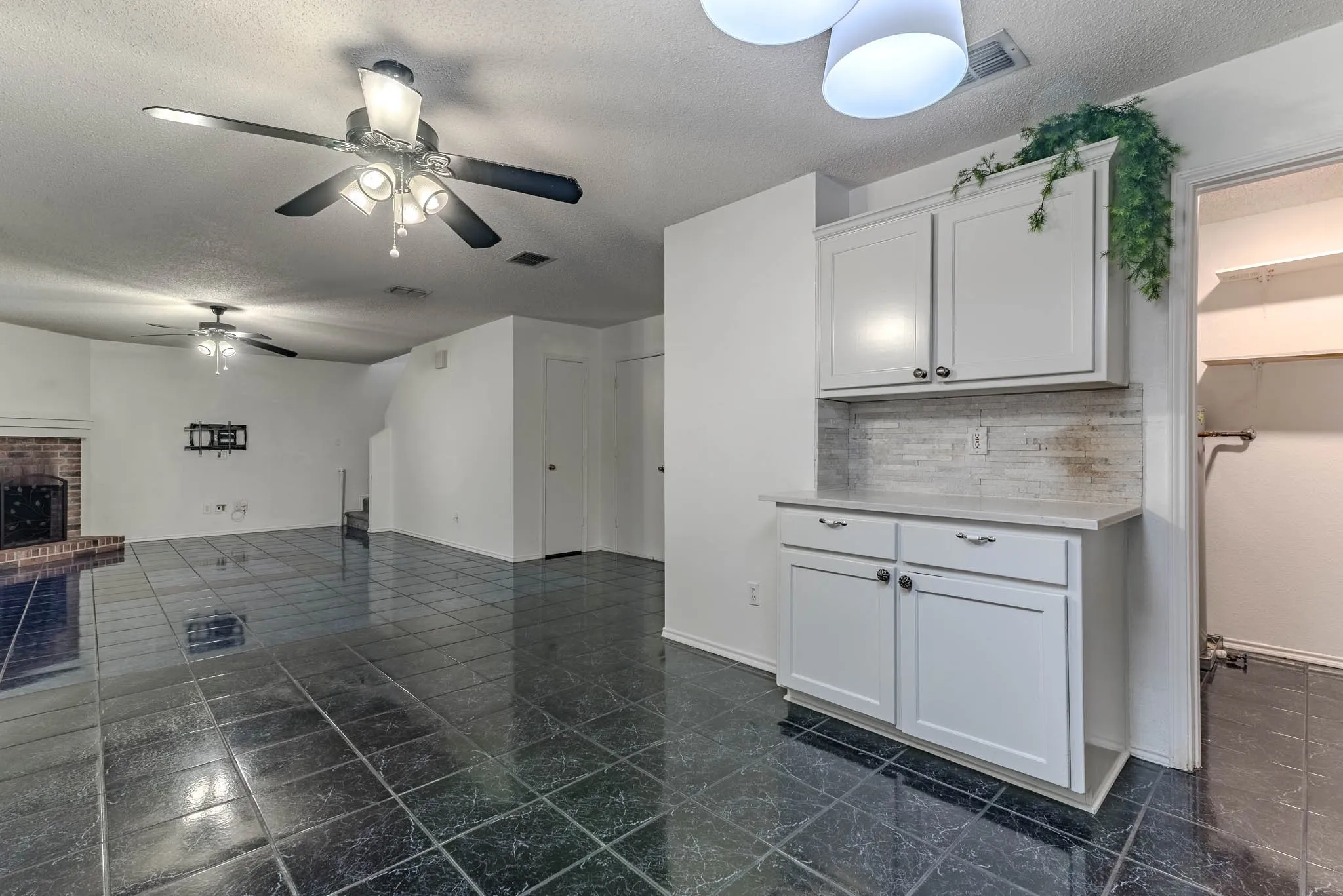 Single Family Residence For Sale in Collin County , 3002 Cedar Crest Drive, Mc Kinney, Texas 75070, 4 Bedroom, 3 Bathroom, 2 Garage spaces, 2,703 Sqft, built in 1997, mls#21408684, Real Estate Agent in Mc Kinney, Homes For Sale in Collin county, Homes For Sale in Mc Kinney, Realtor in Mc Kinney Texas, Real Estate Brokerage Independent Realty Texas, Luminita Cordes Realtor