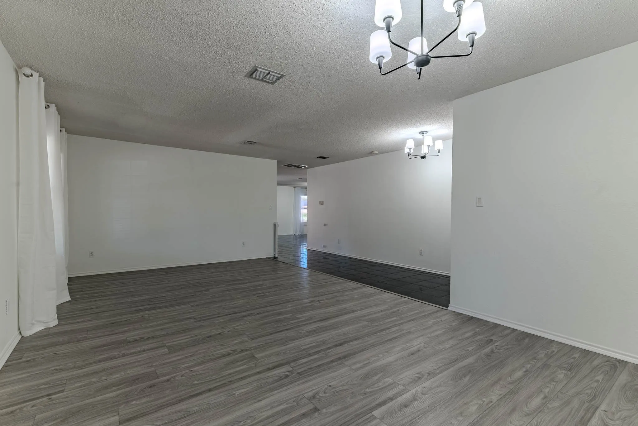 Single Family Residence For Sale in Collin County , 3002 Cedar Crest Drive, Mc Kinney, Texas 75070, 4 Bedroom, 3 Bathroom, 2 Garage spaces, 2,703 Sqft, built in 1997, mls#21408684, Real Estate Agent in Mc Kinney, Homes For Sale in Collin county, Homes For Sale in Mc Kinney, Realtor in Mc Kinney Texas, Real Estate Brokerage Independent Realty Texas, Luminita Cordes Realtor
