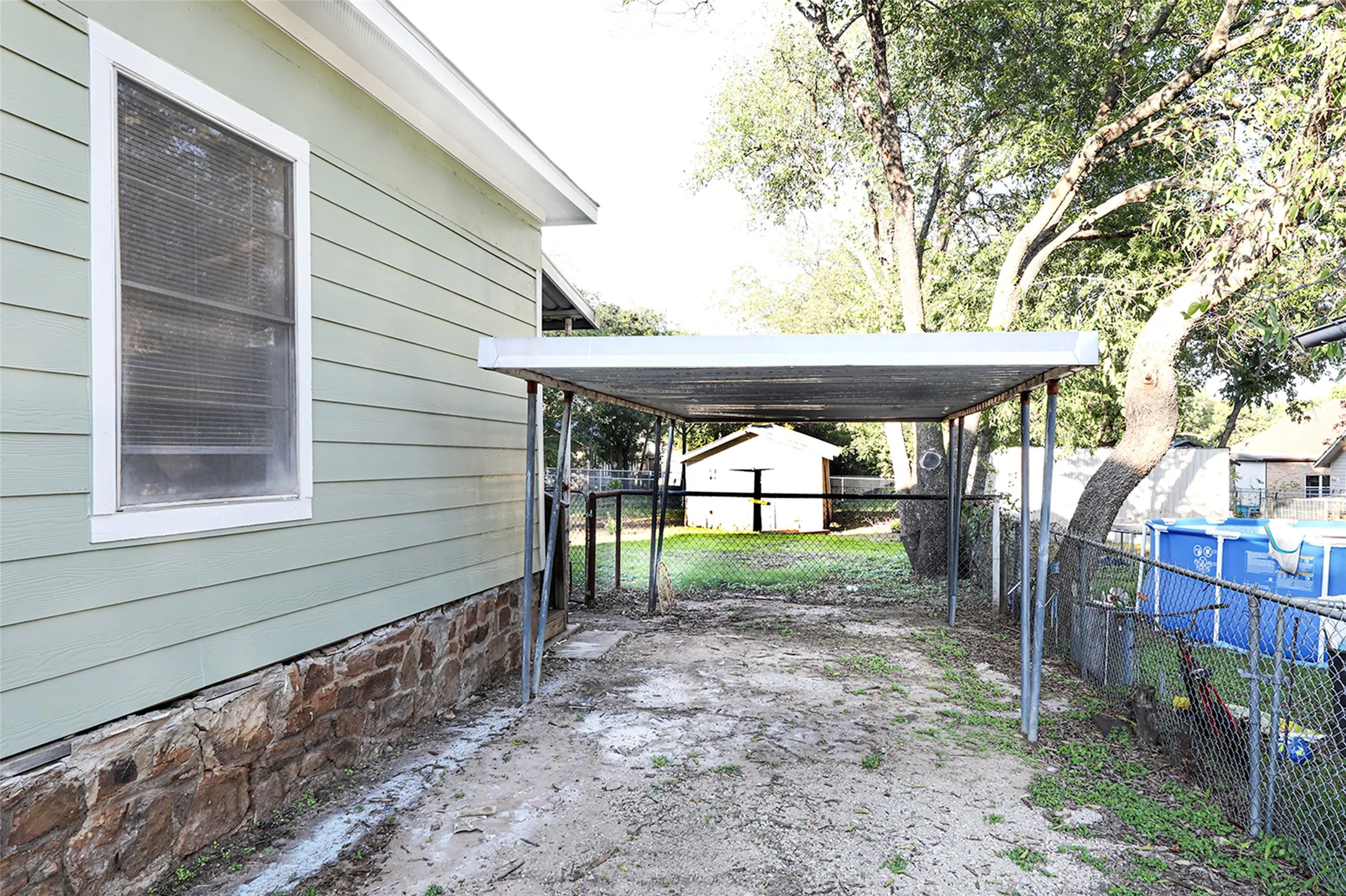 Single Family Residence For Sale in Montague County , 507 Orchard Street, Bowie, Texas 76230, 2 Bedroom, 1 Bathroom, Garage spaces, 1,120 Sqft, built in 1905, mls#21407651, Real Estate Agent in Bowie, Homes For Sale in Montague county, Homes For Sale in Bowie, Realtor in Bowie Texas, Real Estate Brokerage Independent Realty Texas, Luminita Cordes Realtor