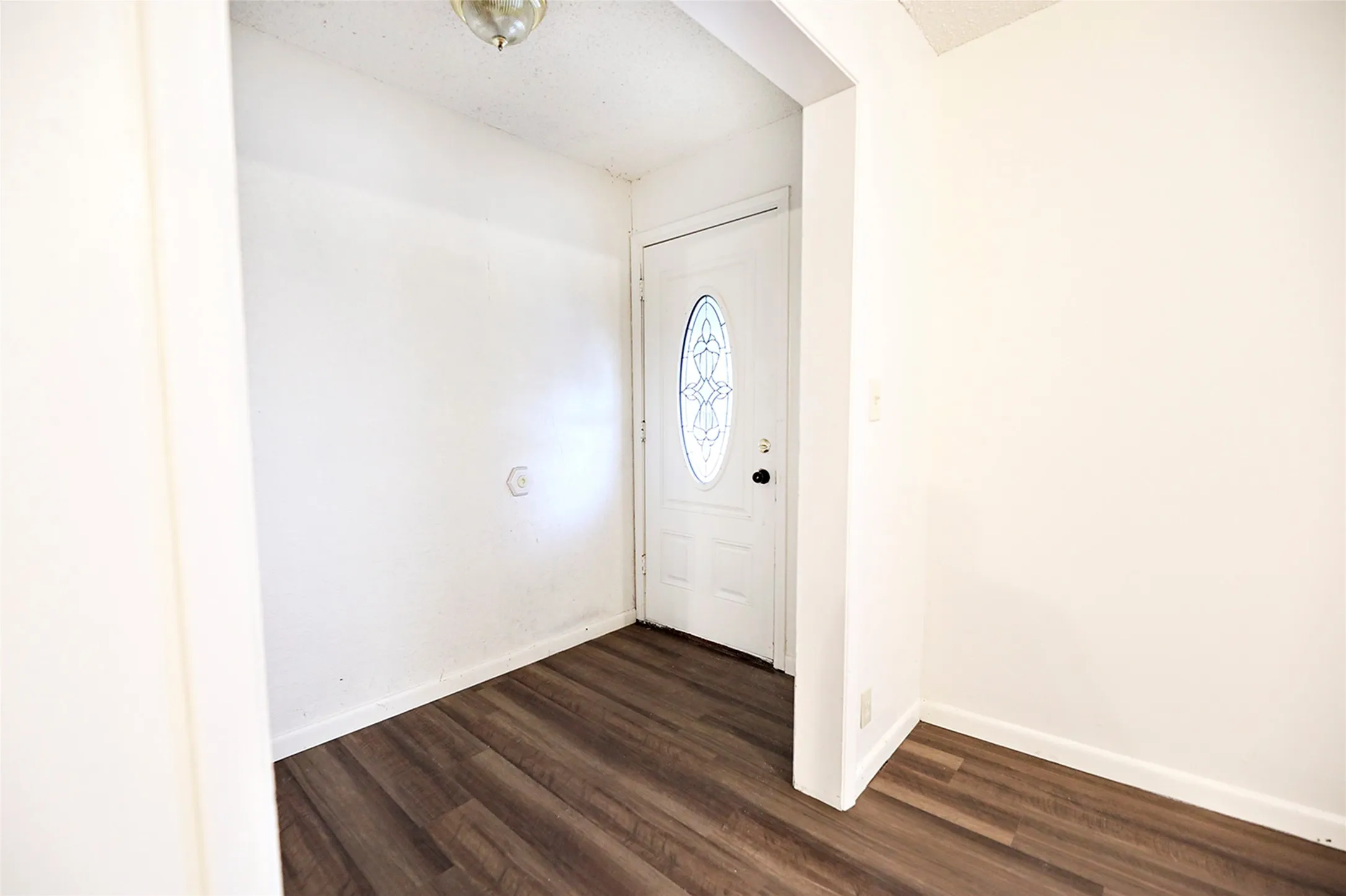 Single Family Residence For Sale in Montague County , 507 Orchard Street, Bowie, Texas 76230, 2 Bedroom, 1 Bathroom, Garage spaces, 1,120 Sqft, built in 1905, mls#21407651, Real Estate Agent in Bowie, Homes For Sale in Montague county, Homes For Sale in Bowie, Realtor in Bowie Texas, Real Estate Brokerage Independent Realty Texas, Luminita Cordes Realtor