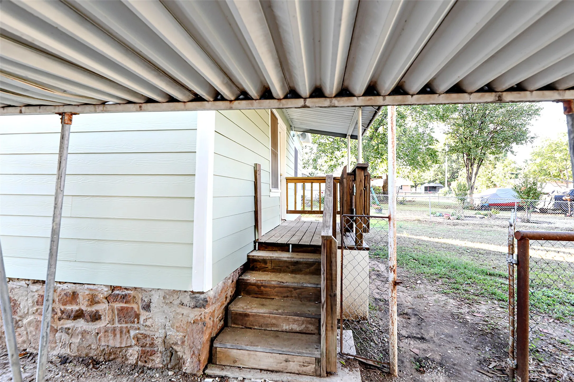 Single Family Residence For Sale in Montague County , 507 Orchard Street, Bowie, Texas 76230, 2 Bedroom, 1 Bathroom, Garage spaces, 1,120 Sqft, built in 1905, mls#21407651, Real Estate Agent in Bowie, Homes For Sale in Montague county, Homes For Sale in Bowie, Realtor in Bowie Texas, Real Estate Brokerage Independent Realty Texas, Luminita Cordes Realtor