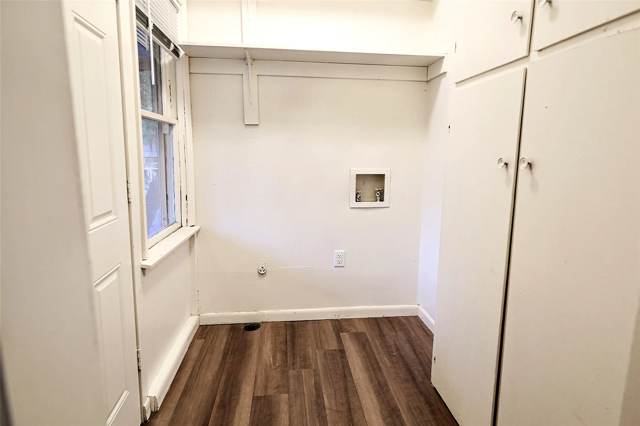 Single Family Residence For Sale in Montague County , 507 Orchard Street, Bowie, Texas 76230, 2 Bedroom, 1 Bathroom, Garage spaces, 1,120 Sqft, built in 1905, mls#21407651, Real Estate Agent in Bowie, Homes For Sale in Montague county, Homes For Sale in Bowie, Realtor in Bowie Texas, Real Estate Brokerage Independent Realty Texas, Luminita Cordes Realtor