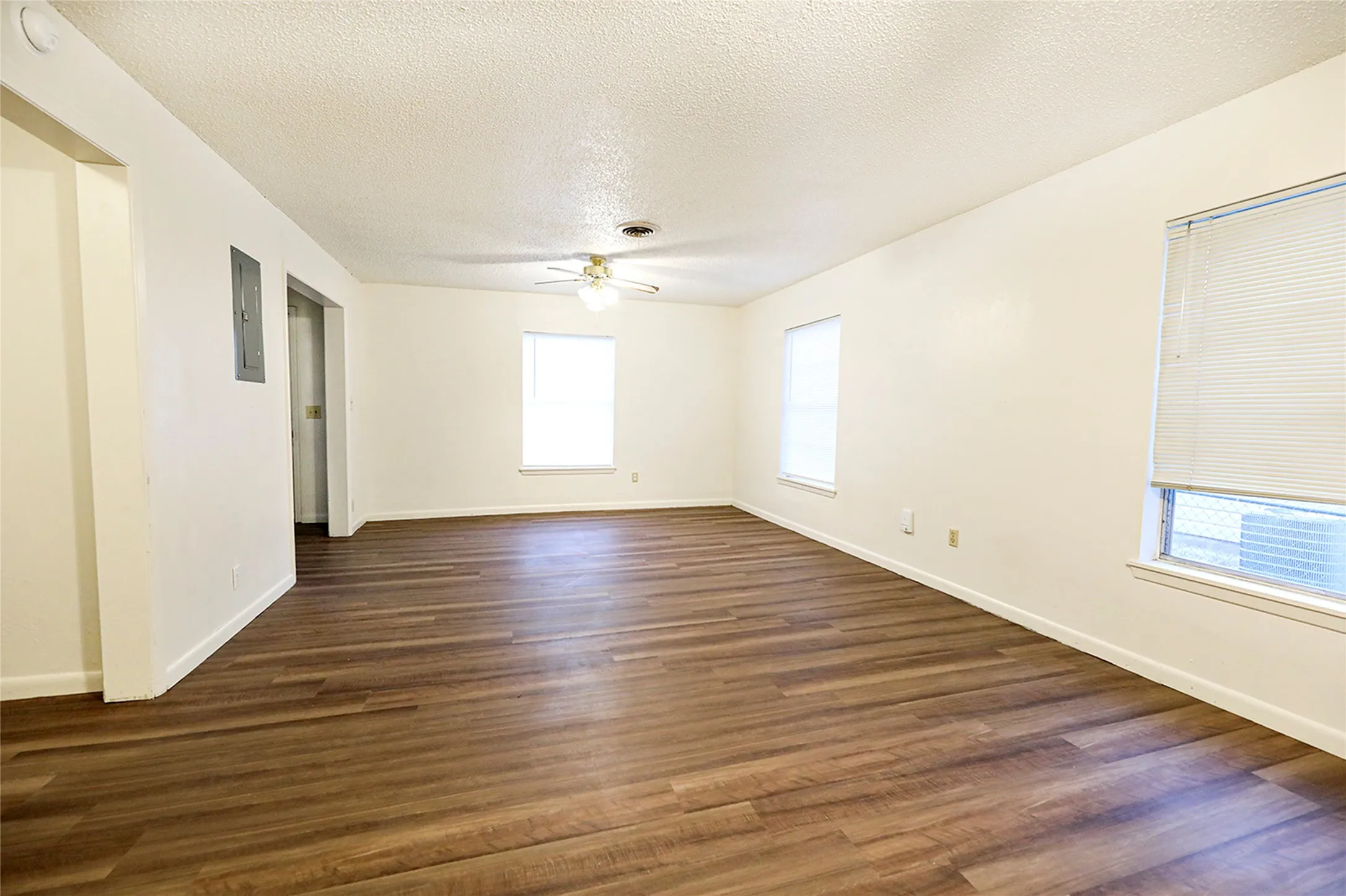 Single Family Residence For Sale in Montague County , 507 Orchard Street, Bowie, Texas 76230, 2 Bedroom, 1 Bathroom, Garage spaces, 1,120 Sqft, built in 1905, mls#21407651, Real Estate Agent in Bowie, Homes For Sale in Montague county, Homes For Sale in Bowie, Realtor in Bowie Texas, Real Estate Brokerage Independent Realty Texas, Luminita Cordes Realtor