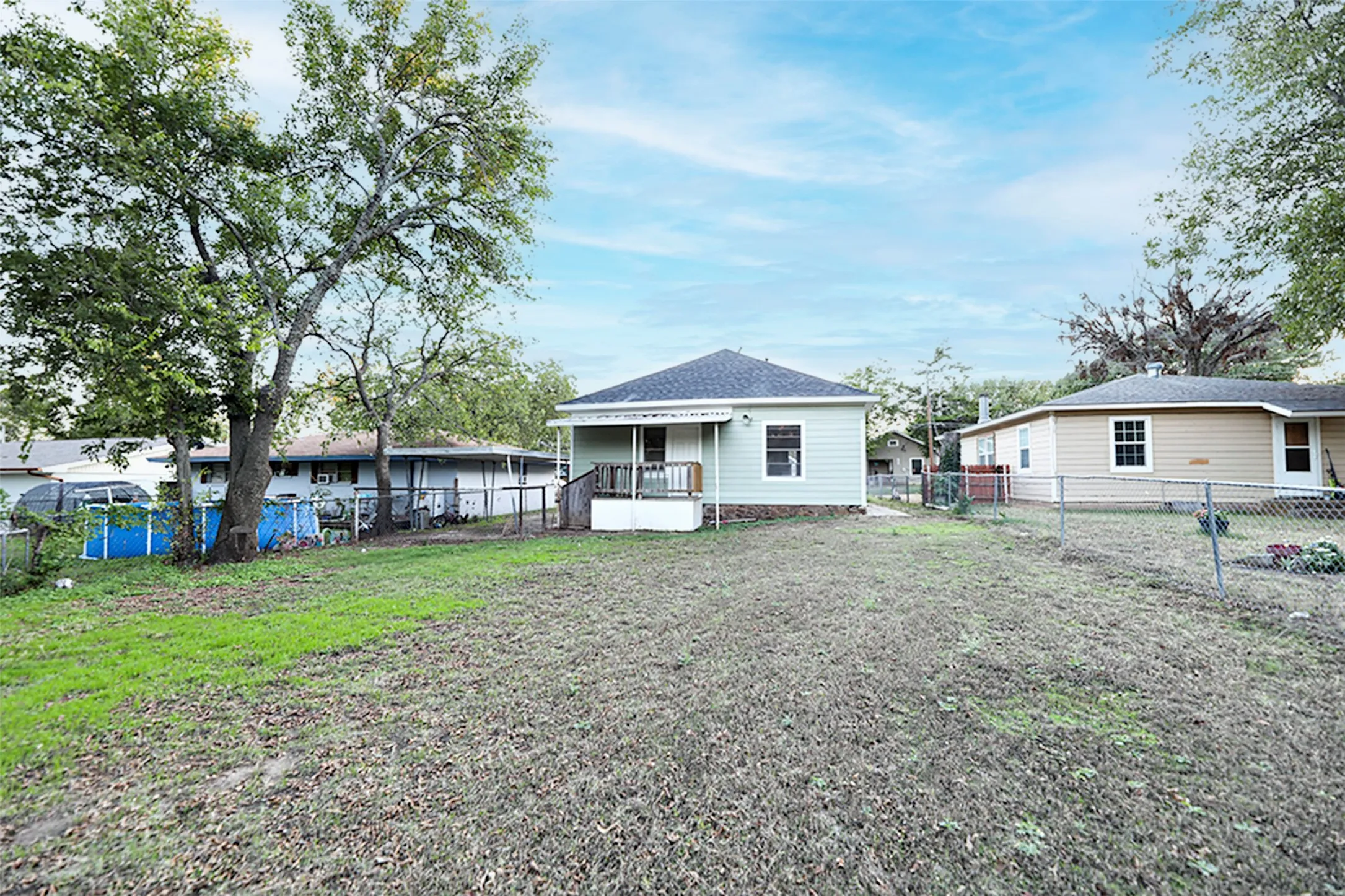 Single Family Residence For Sale in Montague County , 507 Orchard Street, Bowie, Texas 76230, 2 Bedroom, 1 Bathroom, Garage spaces, 1,120 Sqft, built in 1905, mls#21407651, Real Estate Agent in Bowie, Homes For Sale in Montague county, Homes For Sale in Bowie, Realtor in Bowie Texas, Real Estate Brokerage Independent Realty Texas, Luminita Cordes Realtor
