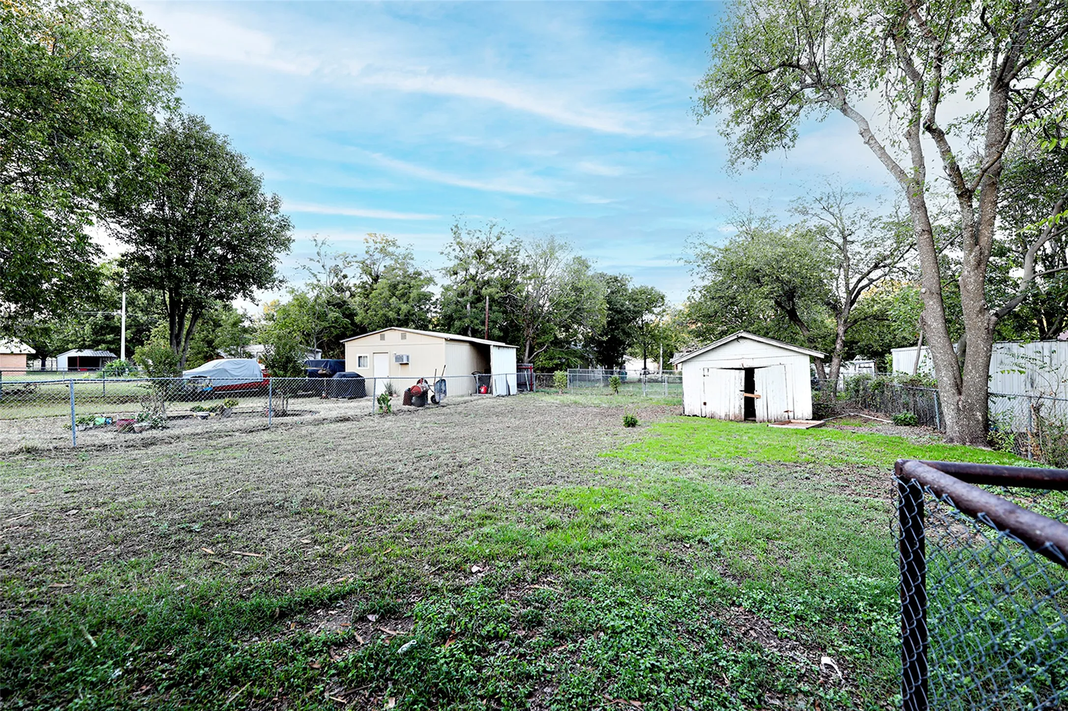 Single Family Residence For Sale in Montague County , 507 Orchard Street, Bowie, Texas 76230, 2 Bedroom, 1 Bathroom, Garage spaces, 1,120 Sqft, built in 1905, mls#21407651, Real Estate Agent in Bowie, Homes For Sale in Montague county, Homes For Sale in Bowie, Realtor in Bowie Texas, Real Estate Brokerage Independent Realty Texas, Luminita Cordes Realtor
