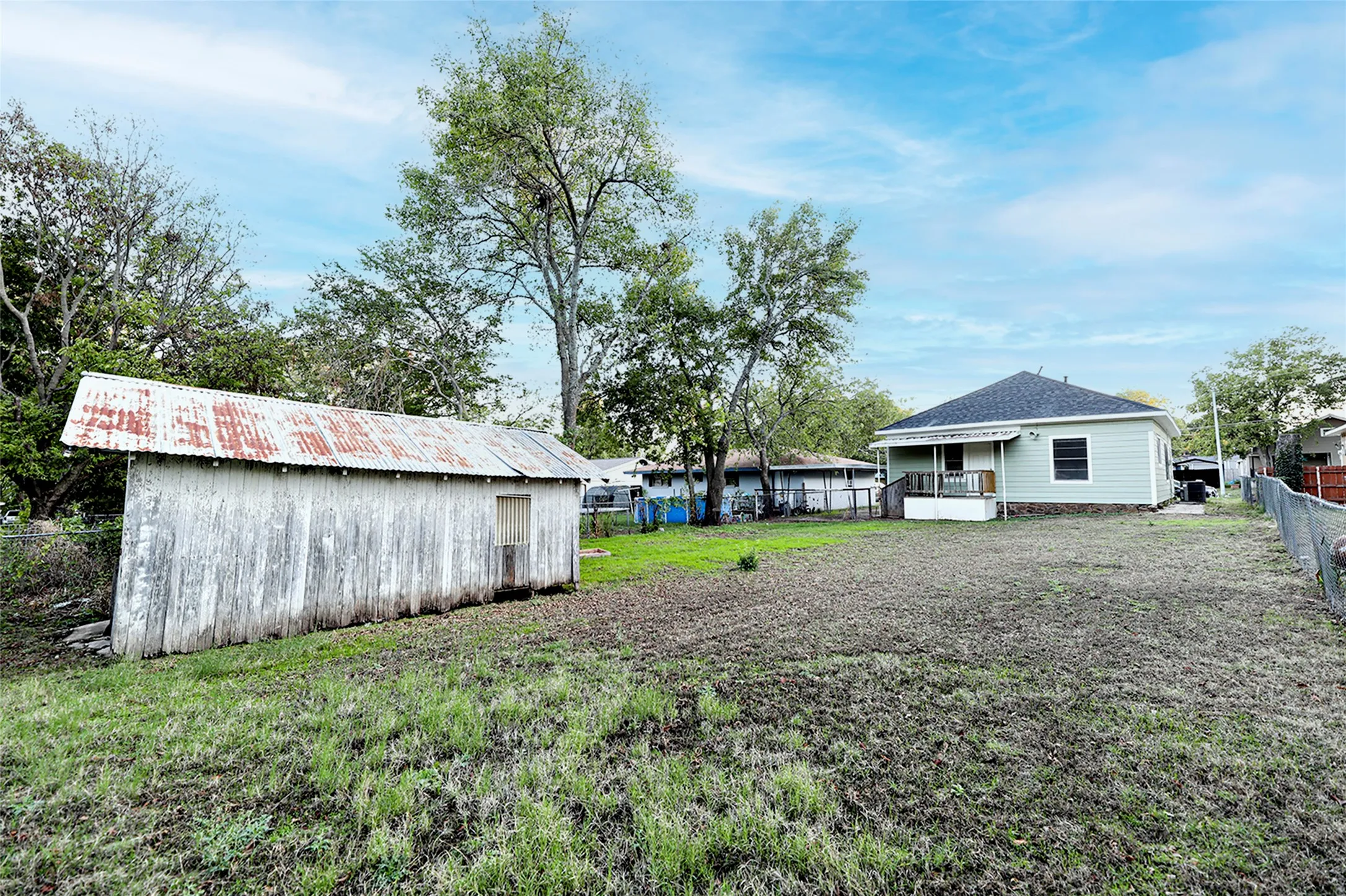 Single Family Residence For Sale in Montague County , 507 Orchard Street, Bowie, Texas 76230, 2 Bedroom, 1 Bathroom, Garage spaces, 1,120 Sqft, built in 1905, mls#21407651, Real Estate Agent in Bowie, Homes For Sale in Montague county, Homes For Sale in Bowie, Realtor in Bowie Texas, Real Estate Brokerage Independent Realty Texas, Luminita Cordes Realtor