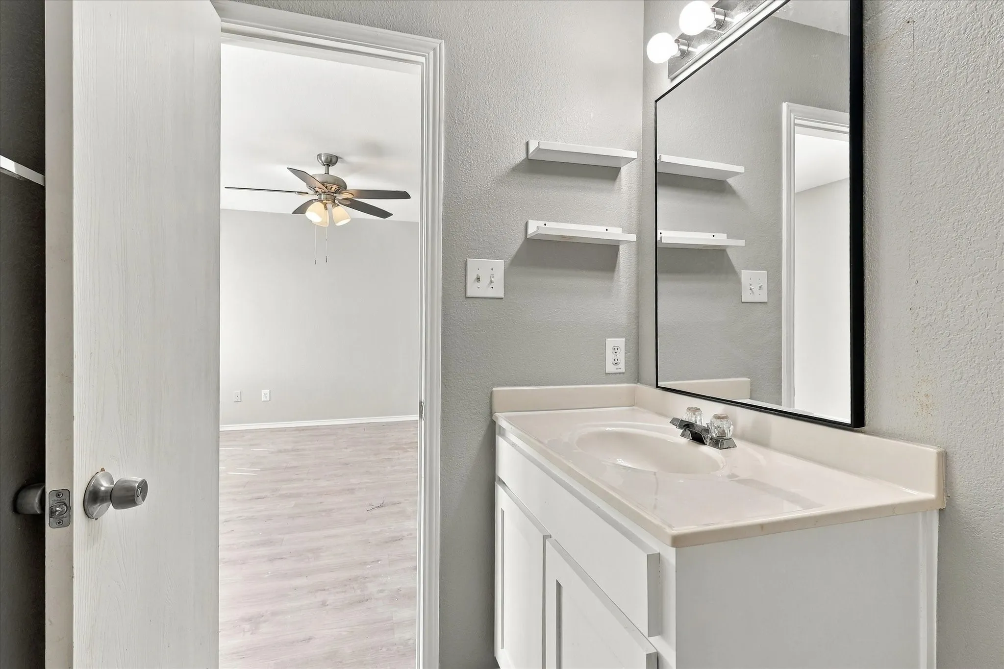 Single Family Residence For Sale in Denton County , 320 Deer Run Drive, Sanger, Texas 76266, 3 Bedroom, 2 Bathroom, 2 Garage spaces, 1,398 Sqft, built in 2004, mls#21408583, Real Estate Agent in Sanger, Homes For Sale in Denton county, Homes For Sale in Sanger, Realtor in Sanger Texas, Real Estate Brokerage Independent Realty Texas, Luminita Cordes Realtor