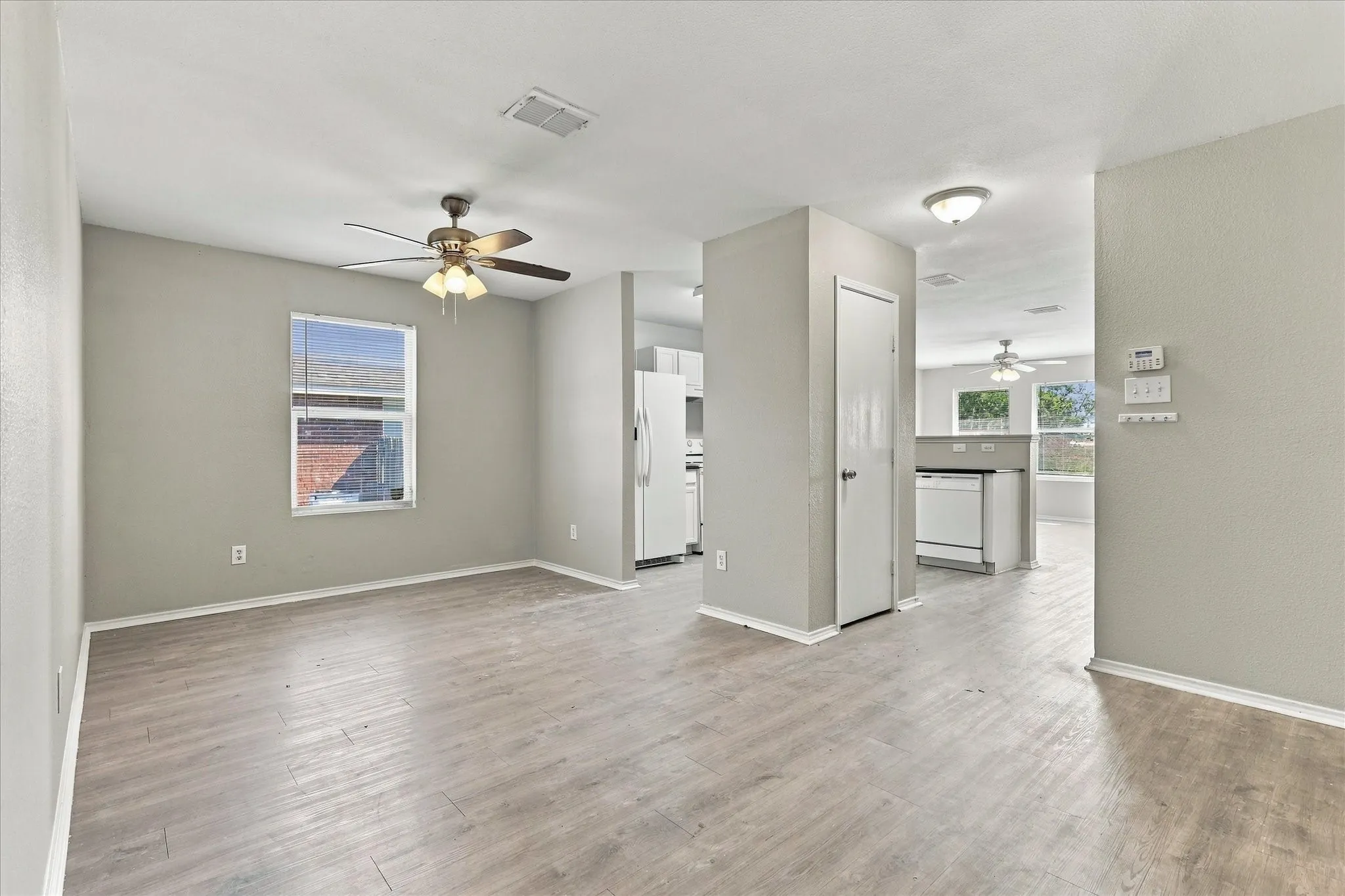 Single Family Residence For Sale in Denton County , 320 Deer Run Drive, Sanger, Texas 76266, 3 Bedroom, 2 Bathroom, 2 Garage spaces, 1,398 Sqft, built in 2004, mls#21408583, Real Estate Agent in Sanger, Homes For Sale in Denton county, Homes For Sale in Sanger, Realtor in Sanger Texas, Real Estate Brokerage Independent Realty Texas, Luminita Cordes Realtor