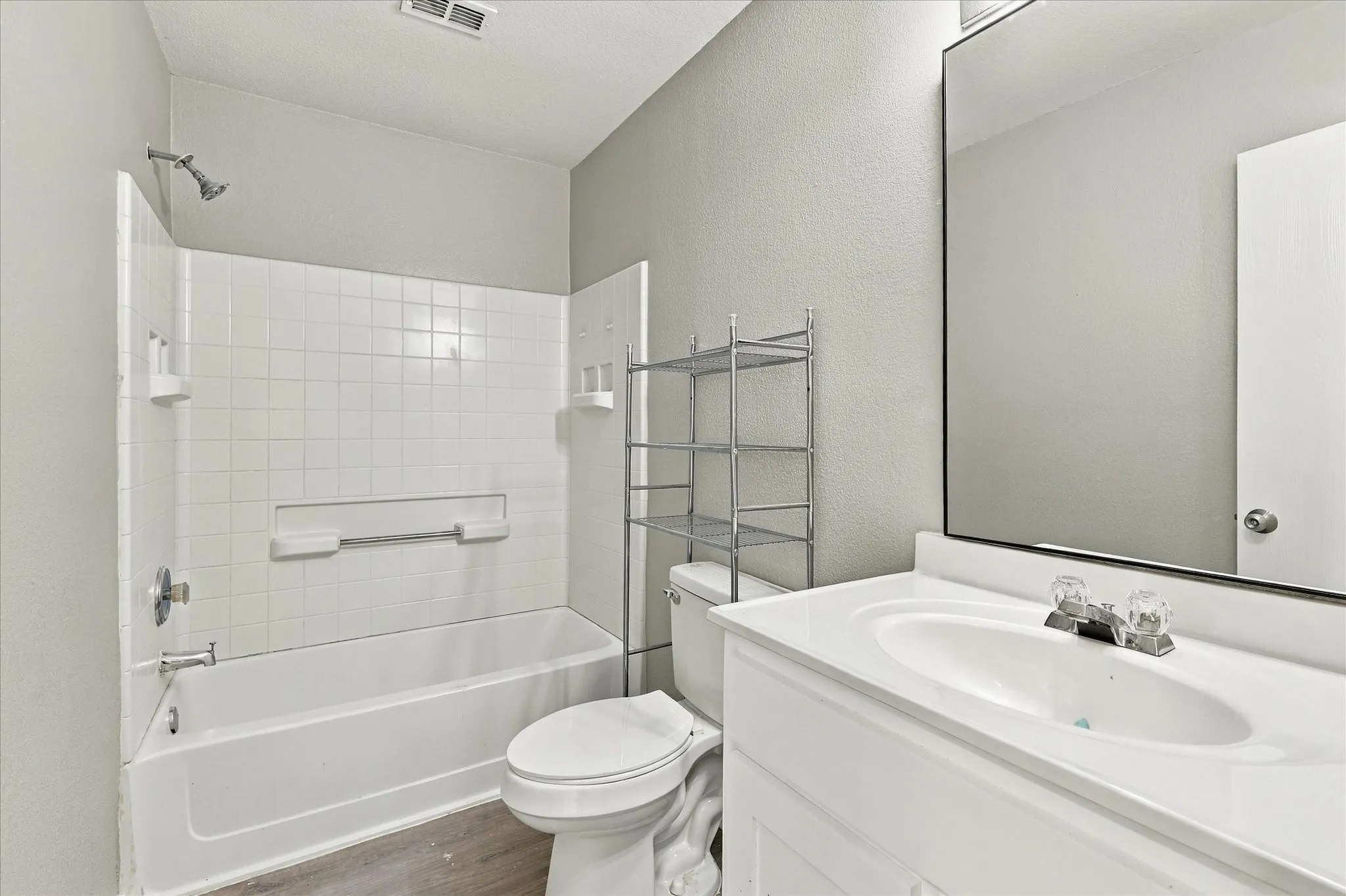 Single Family Residence For Sale in Denton County , 320 Deer Run Drive, Sanger, Texas 76266, 3 Bedroom, 2 Bathroom, 2 Garage spaces, 1,398 Sqft, built in 2004, mls#21408583, Real Estate Agent in Sanger, Homes For Sale in Denton county, Homes For Sale in Sanger, Realtor in Sanger Texas, Real Estate Brokerage Independent Realty Texas, Luminita Cordes Realtor