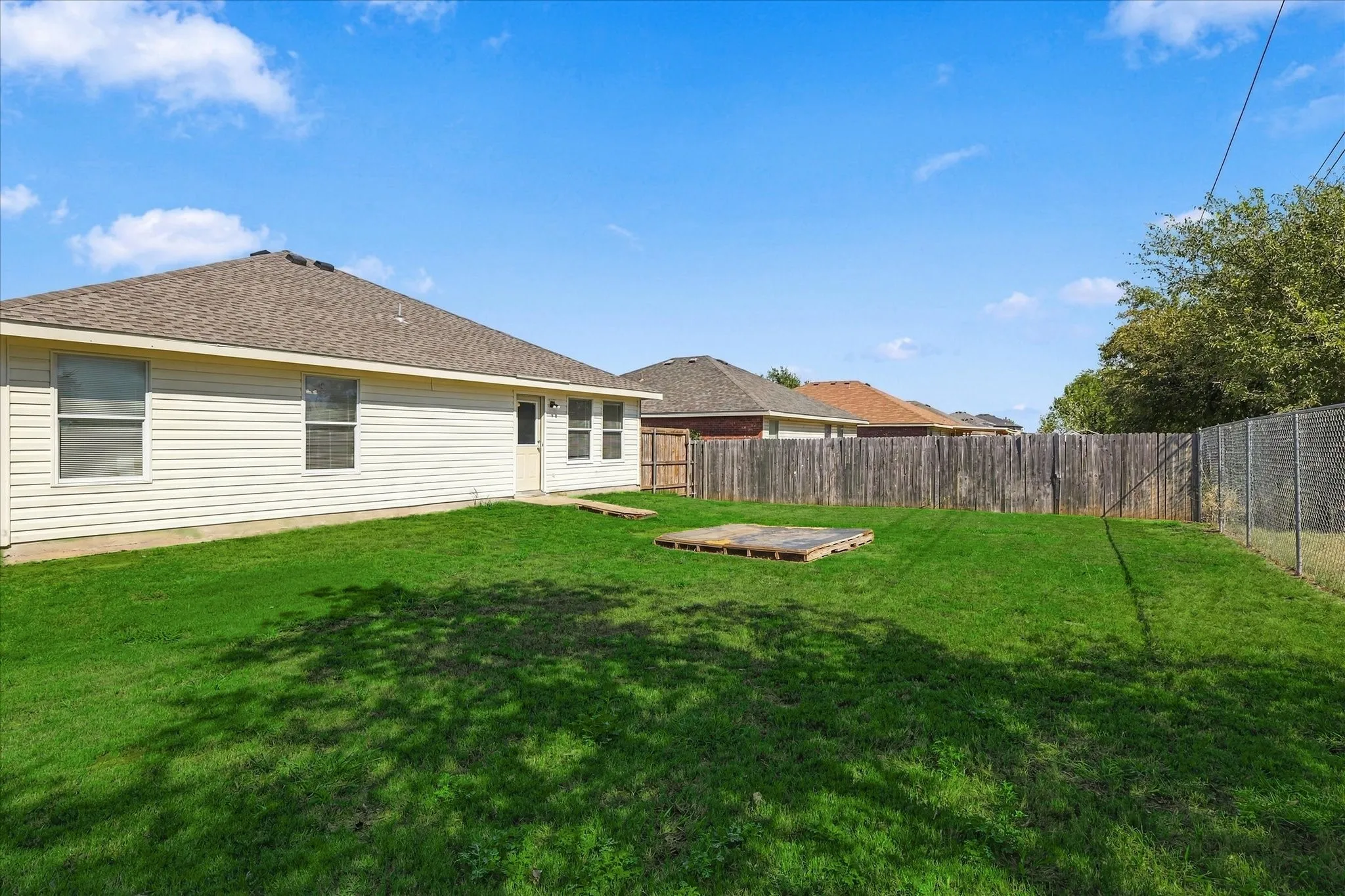 Single Family Residence For Sale in Denton County , 320 Deer Run Drive, Sanger, Texas 76266, 3 Bedroom, 2 Bathroom, 2 Garage spaces, 1,398 Sqft, built in 2004, mls#21408583, Real Estate Agent in Sanger, Homes For Sale in Denton county, Homes For Sale in Sanger, Realtor in Sanger Texas, Real Estate Brokerage Independent Realty Texas, Luminita Cordes Realtor