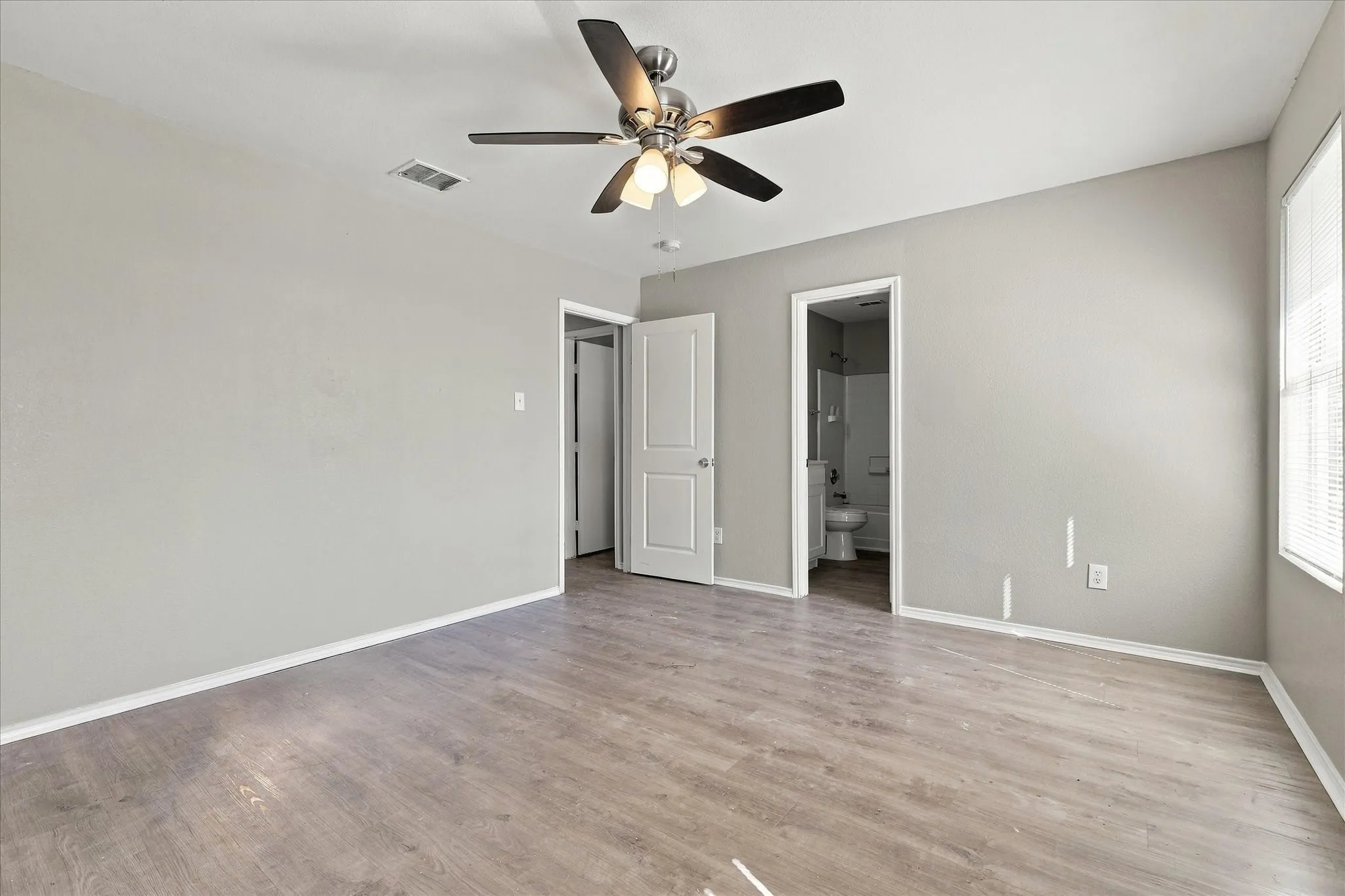 Single Family Residence For Sale in Denton County , 320 Deer Run Drive, Sanger, Texas 76266, 3 Bedroom, 2 Bathroom, 2 Garage spaces, 1,398 Sqft, built in 2004, mls#21408583, Real Estate Agent in Sanger, Homes For Sale in Denton county, Homes For Sale in Sanger, Realtor in Sanger Texas, Real Estate Brokerage Independent Realty Texas, Luminita Cordes Realtor