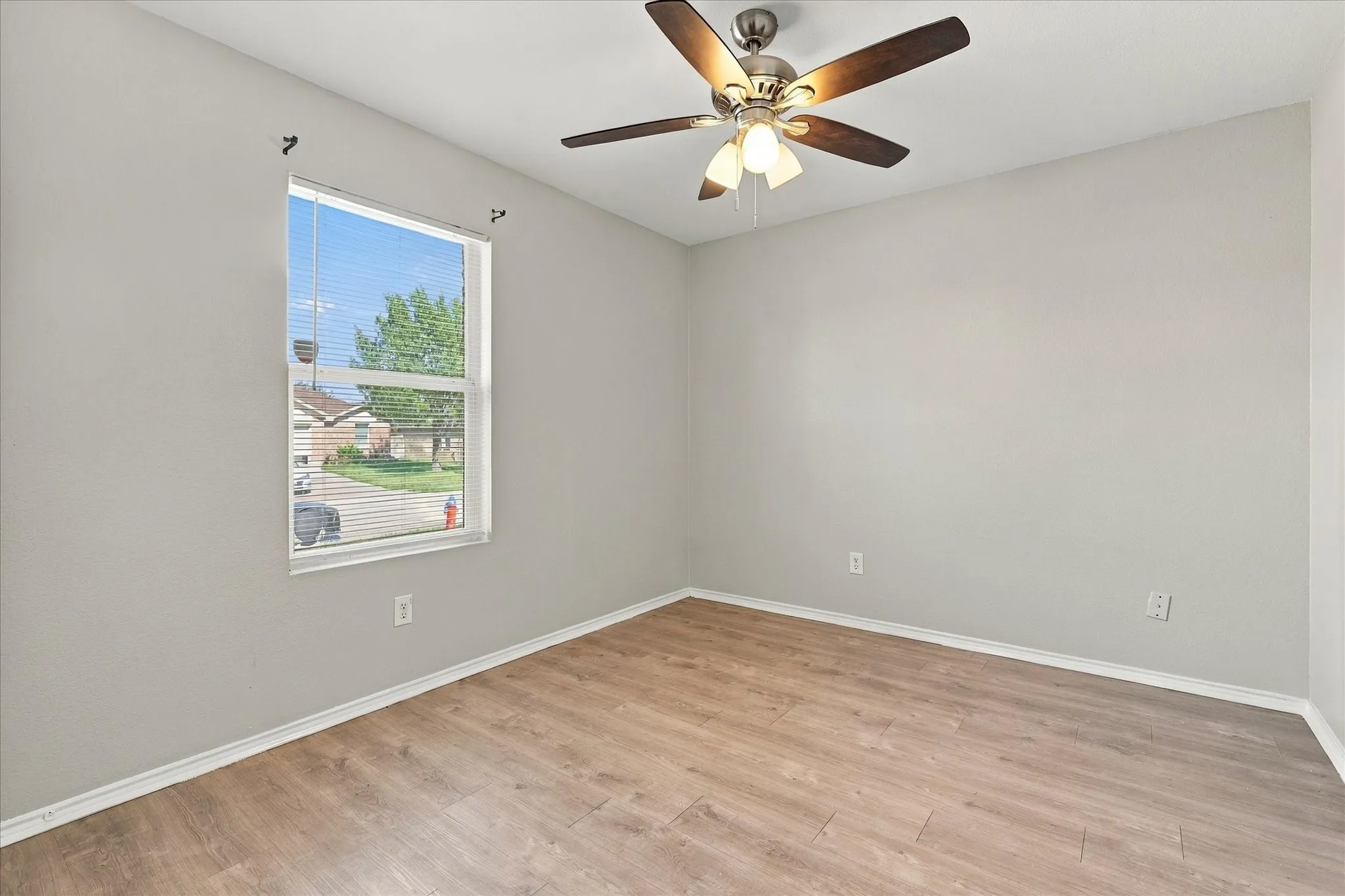 Single Family Residence For Sale in Denton County , 320 Deer Run Drive, Sanger, Texas 76266, 3 Bedroom, 2 Bathroom, 2 Garage spaces, 1,398 Sqft, built in 2004, mls#21408583, Real Estate Agent in Sanger, Homes For Sale in Denton county, Homes For Sale in Sanger, Realtor in Sanger Texas, Real Estate Brokerage Independent Realty Texas, Luminita Cordes Realtor