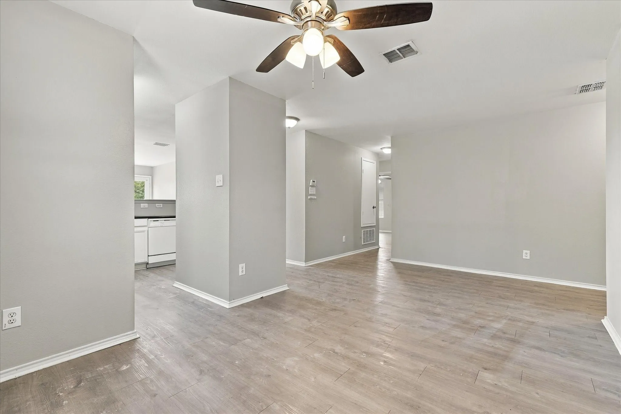 Single Family Residence For Sale in Denton County , 320 Deer Run Drive, Sanger, Texas 76266, 3 Bedroom, 2 Bathroom, 2 Garage spaces, 1,398 Sqft, built in 2004, mls#21408583, Real Estate Agent in Sanger, Homes For Sale in Denton county, Homes For Sale in Sanger, Realtor in Sanger Texas, Real Estate Brokerage Independent Realty Texas, Luminita Cordes Realtor