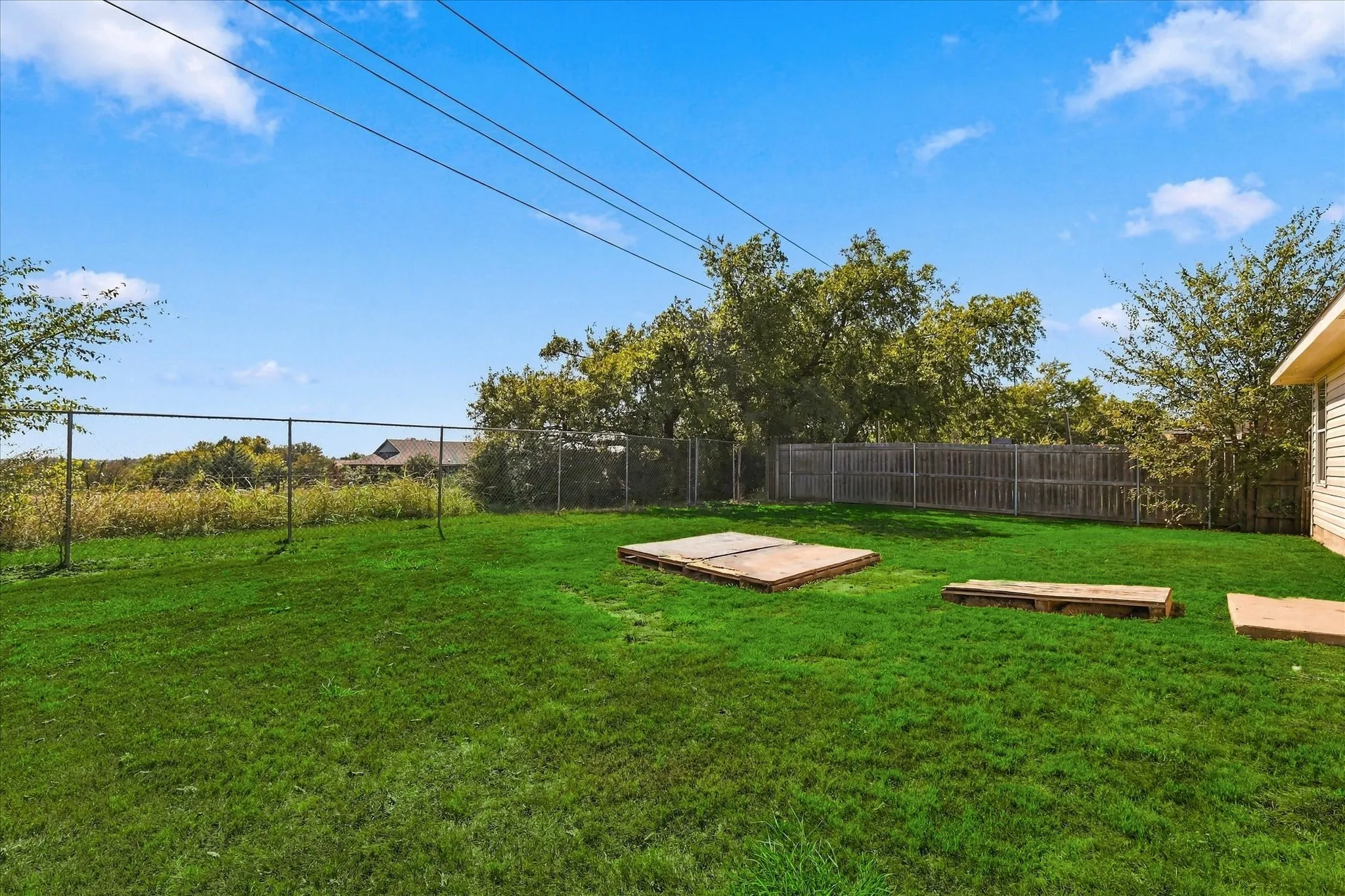 Single Family Residence For Sale in Denton County , 320 Deer Run Drive, Sanger, Texas 76266, 3 Bedroom, 2 Bathroom, 2 Garage spaces, 1,398 Sqft, built in 2004, mls#21408583, Real Estate Agent in Sanger, Homes For Sale in Denton county, Homes For Sale in Sanger, Realtor in Sanger Texas, Real Estate Brokerage Independent Realty Texas, Luminita Cordes Realtor