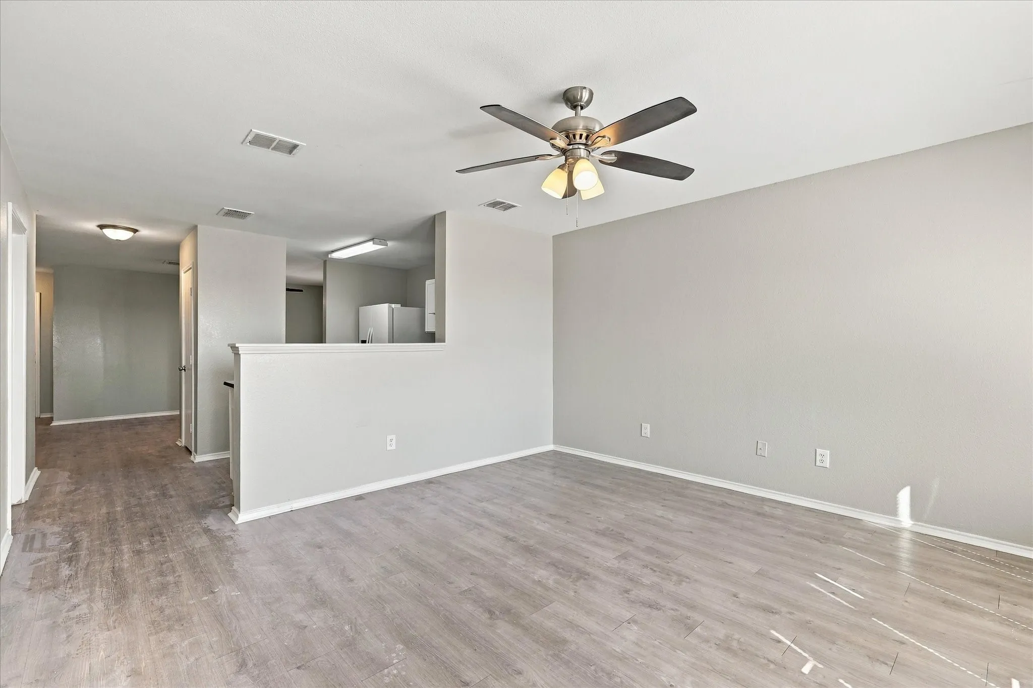 Single Family Residence For Sale in Denton County , 320 Deer Run Drive, Sanger, Texas 76266, 3 Bedroom, 2 Bathroom, 2 Garage spaces, 1,398 Sqft, built in 2004, mls#21408583, Real Estate Agent in Sanger, Homes For Sale in Denton county, Homes For Sale in Sanger, Realtor in Sanger Texas, Real Estate Brokerage Independent Realty Texas, Luminita Cordes Realtor
