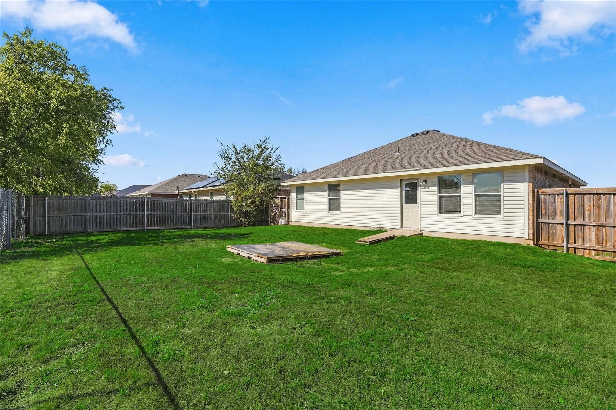 Single Family Residence For Sale in Denton County , 320 Deer Run Drive, Sanger, Texas 76266, 3 Bedroom, 2 Bathroom, 2 Garage spaces, 1,398 Sqft, built in 2004, mls#21408583, Real Estate Agent in Sanger, Homes For Sale in Denton county, Homes For Sale in Sanger, Realtor in Sanger Texas, Real Estate Brokerage Independent Realty Texas, Luminita Cordes Realtor